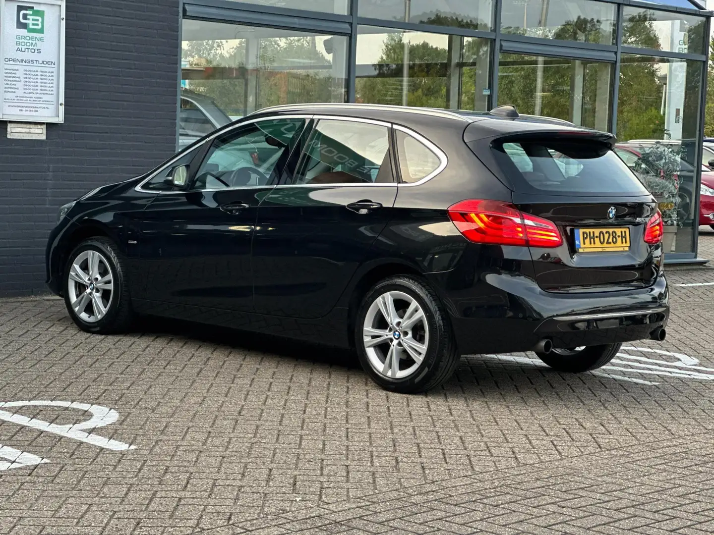 BMW 220 2-serie Active Tourer 220i High Executive/2de EIG/ Zwart - 2