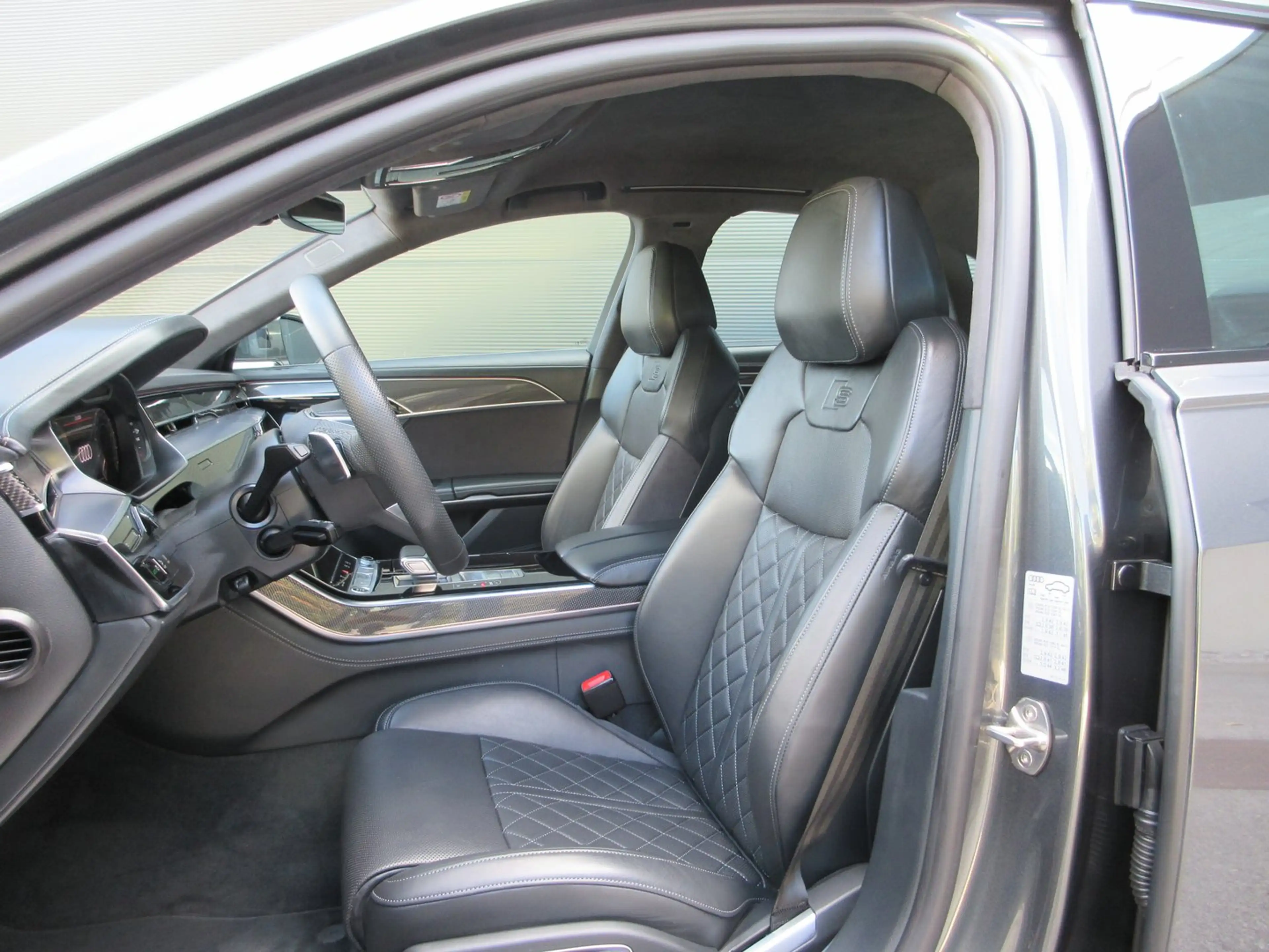 Audi A8 60 TFSI e quattro — photo 11