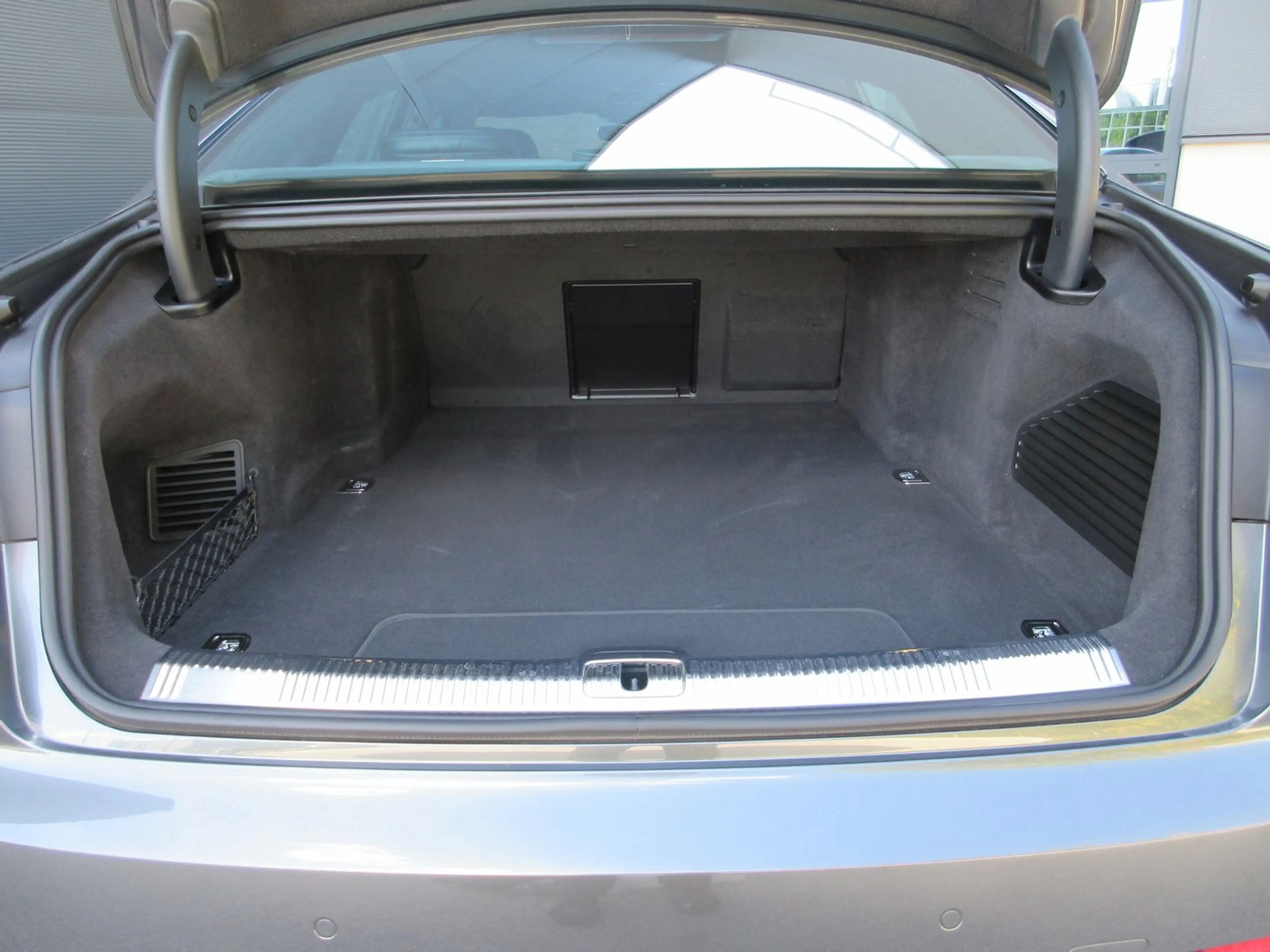 Audi A8 60 TFSI e quattro — photo 15