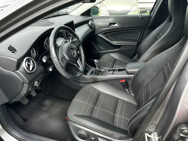 Mercedes-Benz Gla view 12