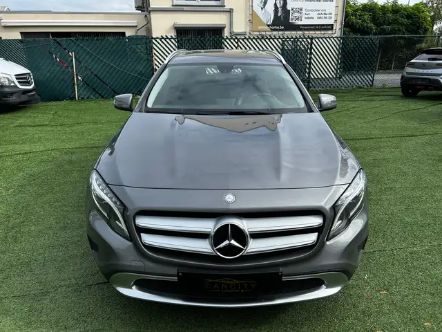Mercedes-Benz Gla view 2