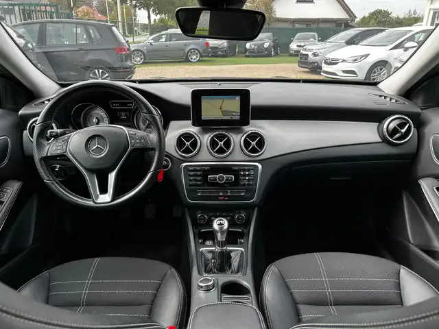Mercedes-Benz Gla view 11