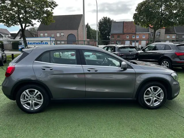 Mercedes-Benz Gla view 8