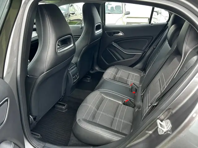 Mercedes-Benz Gla view 10