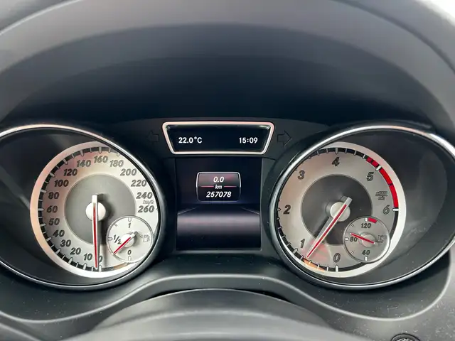 Mercedes-Benz Gla view 15