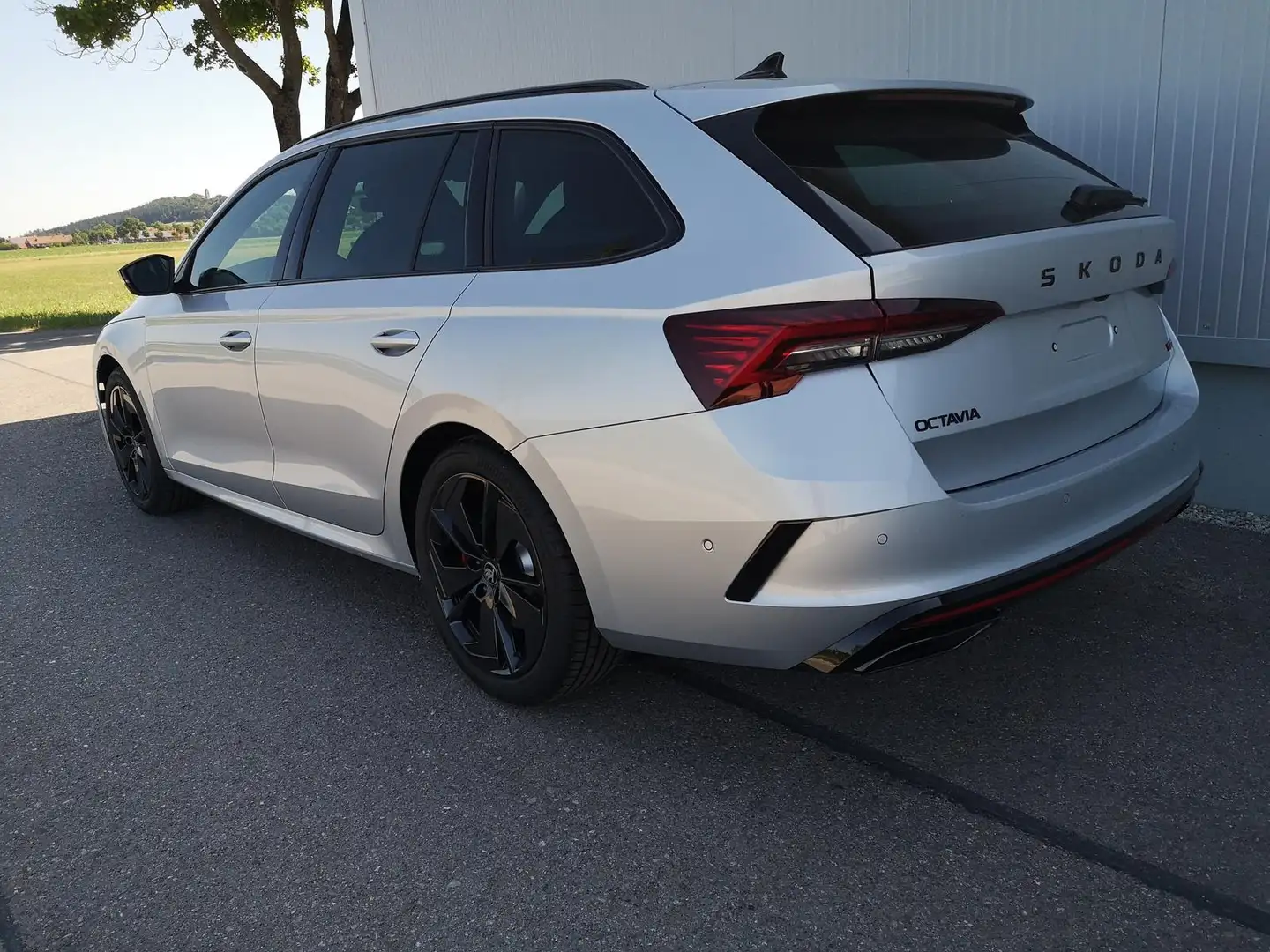 Skoda Octavia Combi 2.0 TSI 195 kW RS Kombi ABT 2.0TSI Pano M... Silber - 2