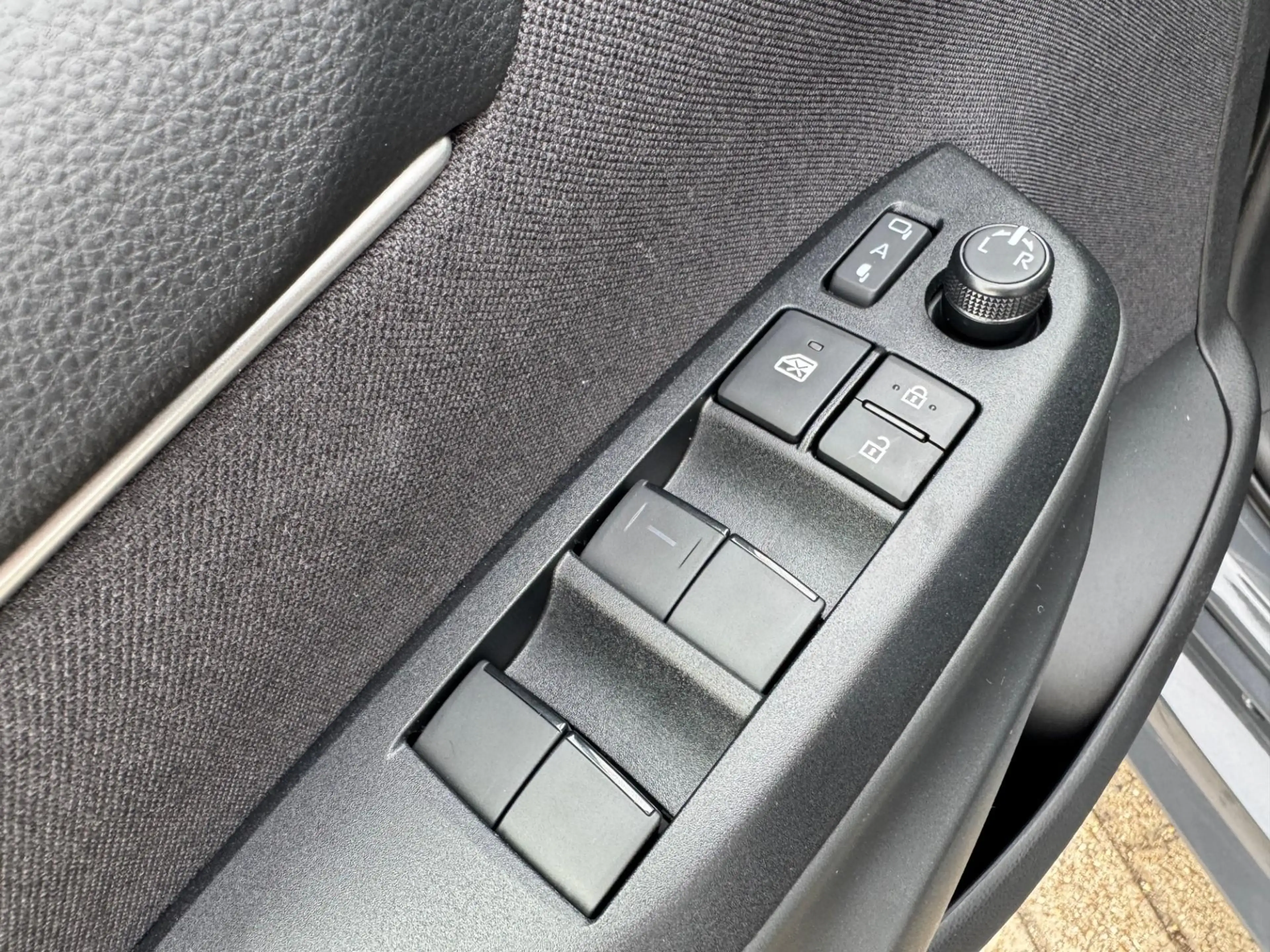 Mazda 2 Hybrid 1.5 Exclusive-line — photo 12