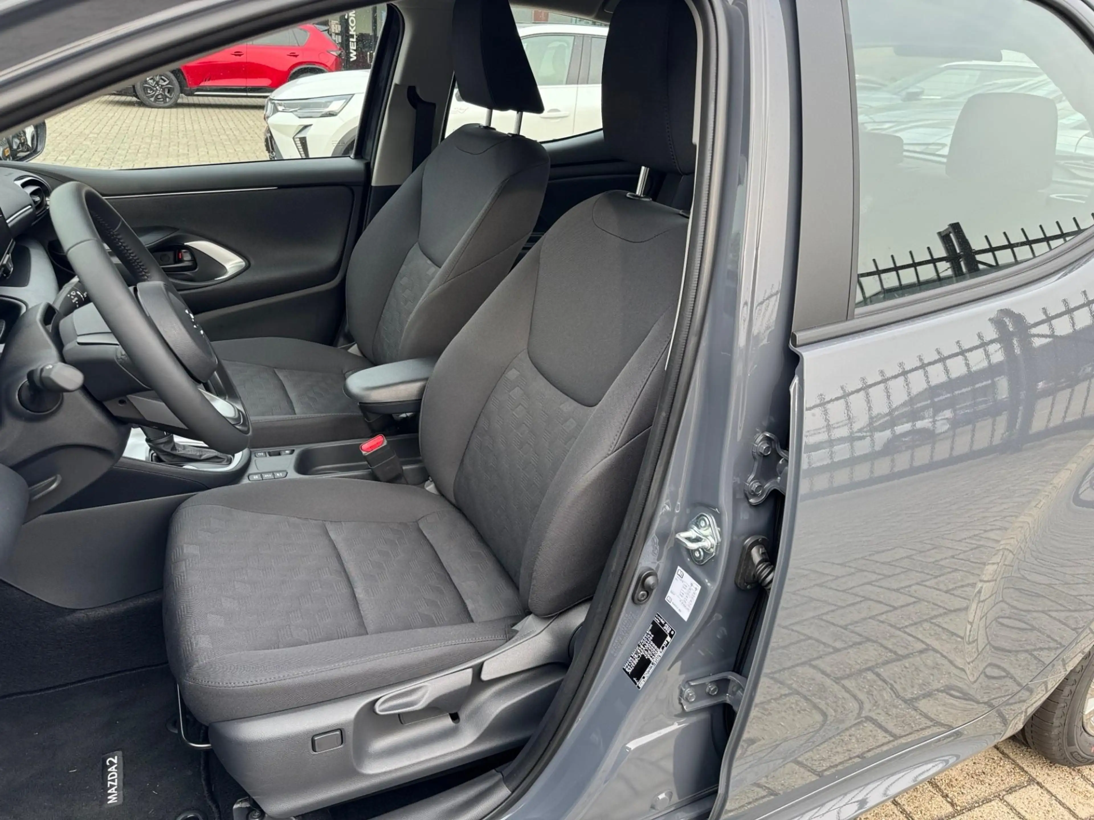 Mazda 2 Hybrid 1.5 Exclusive-line — photo 11