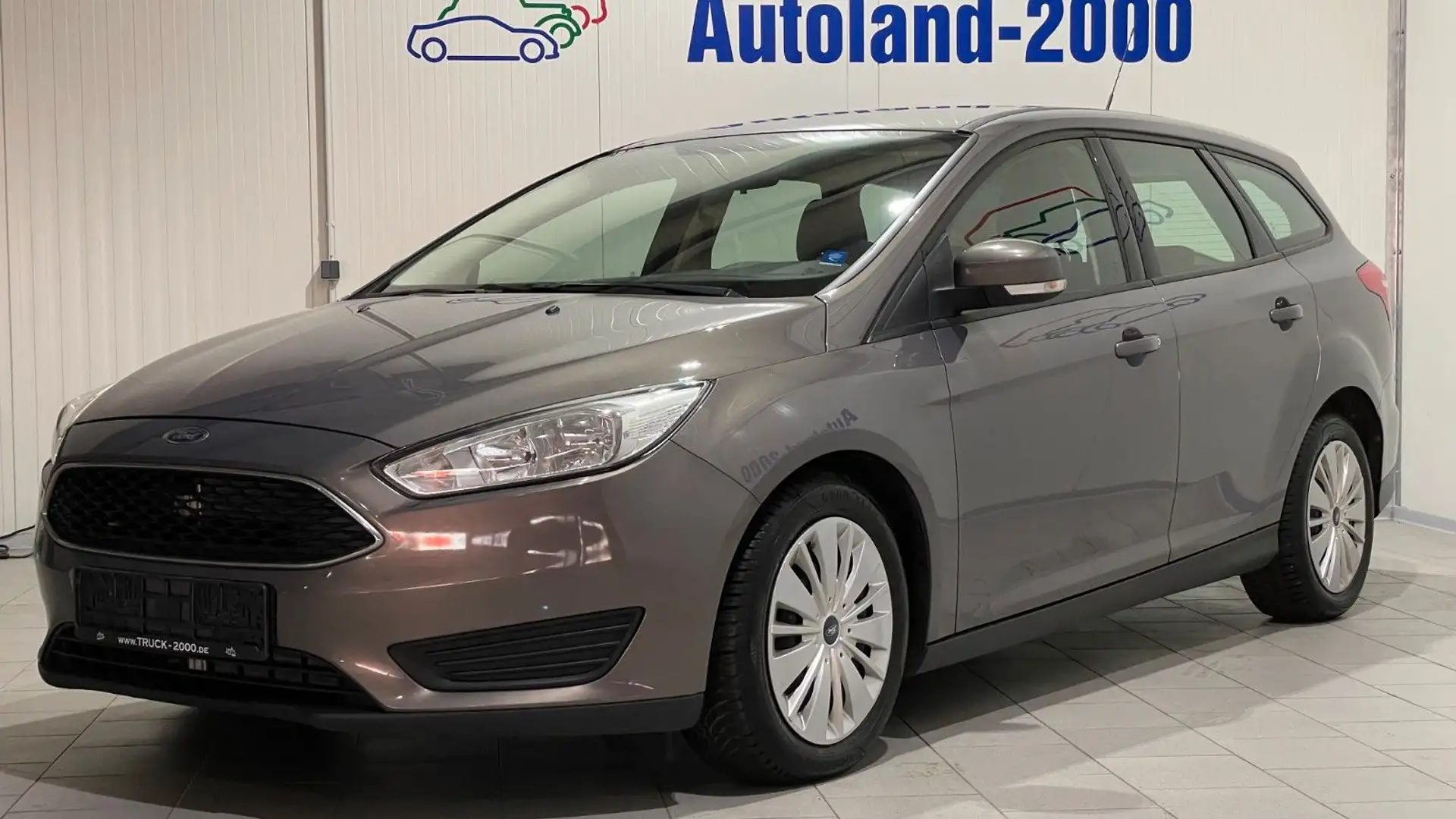 Ford Focus Tunier 1.5TDci mit Automatik + Klima Bruin - 2