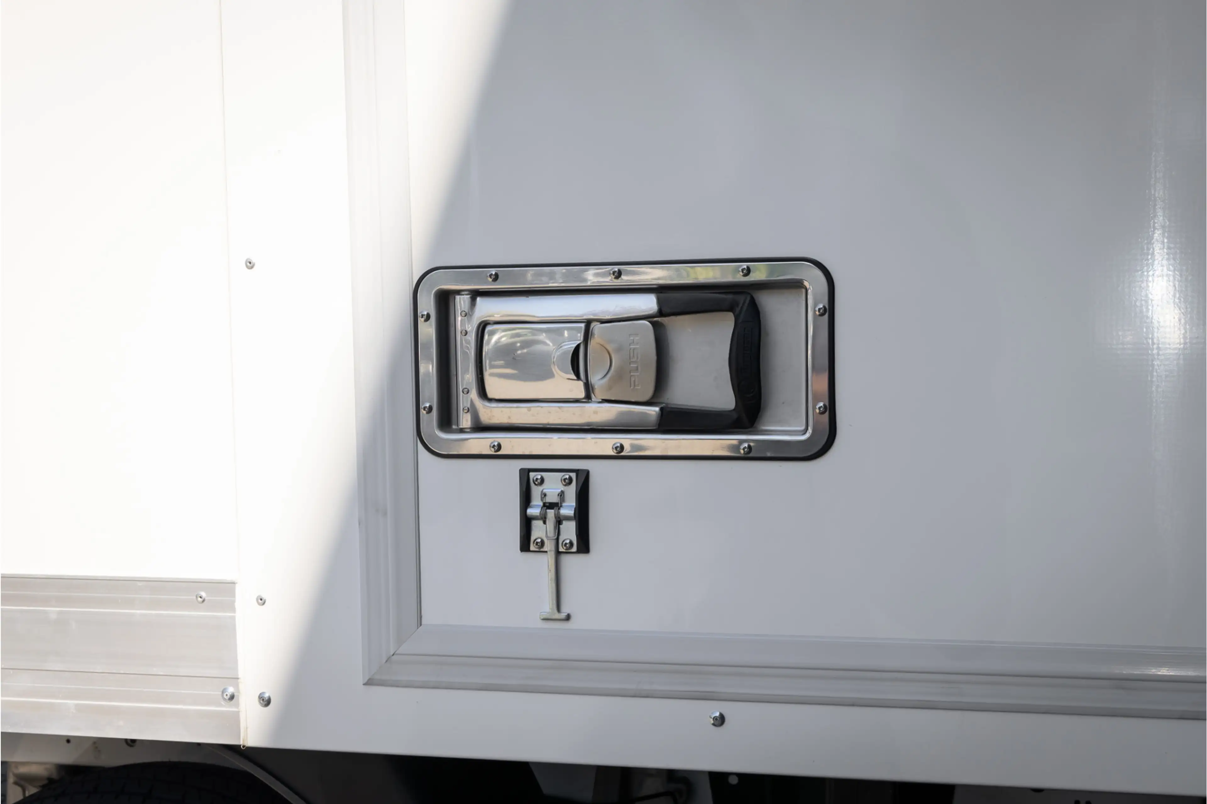 Ford E-Transit Bakwagen met laadklep d'Hollandia — photo 40