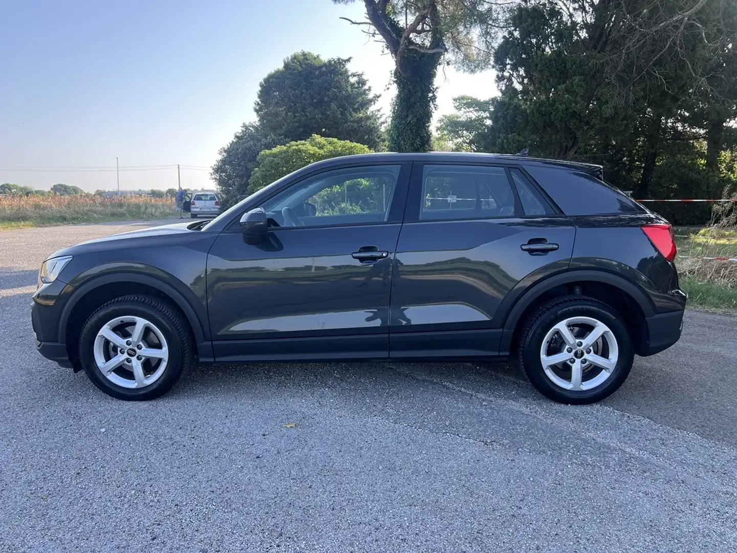 Audi Q2 30 TDI S tronic Business Grigio - 2