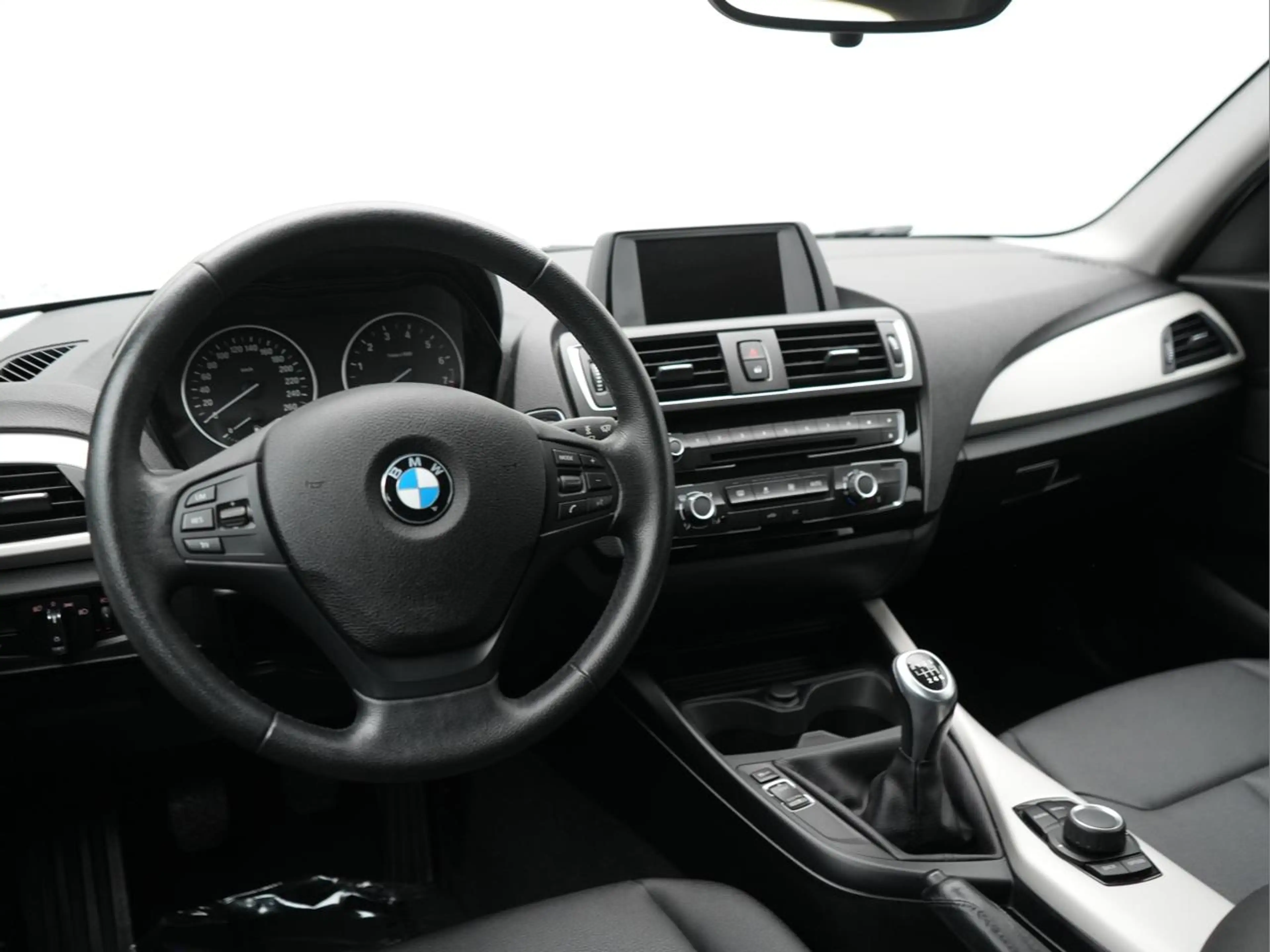 BMW 116 116i — photo 11