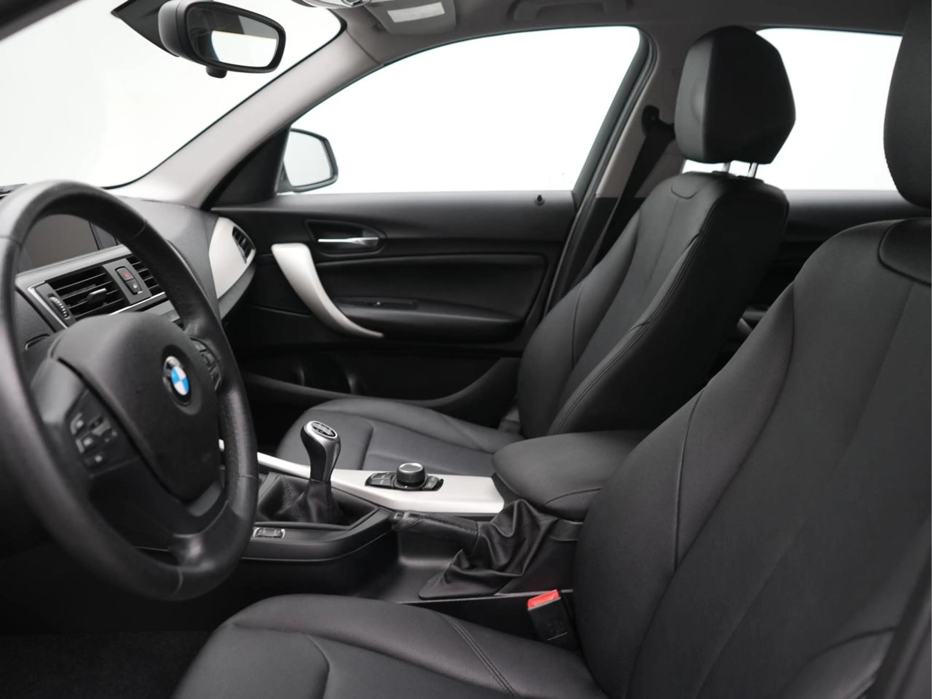 BMW 116 116i — photo 9