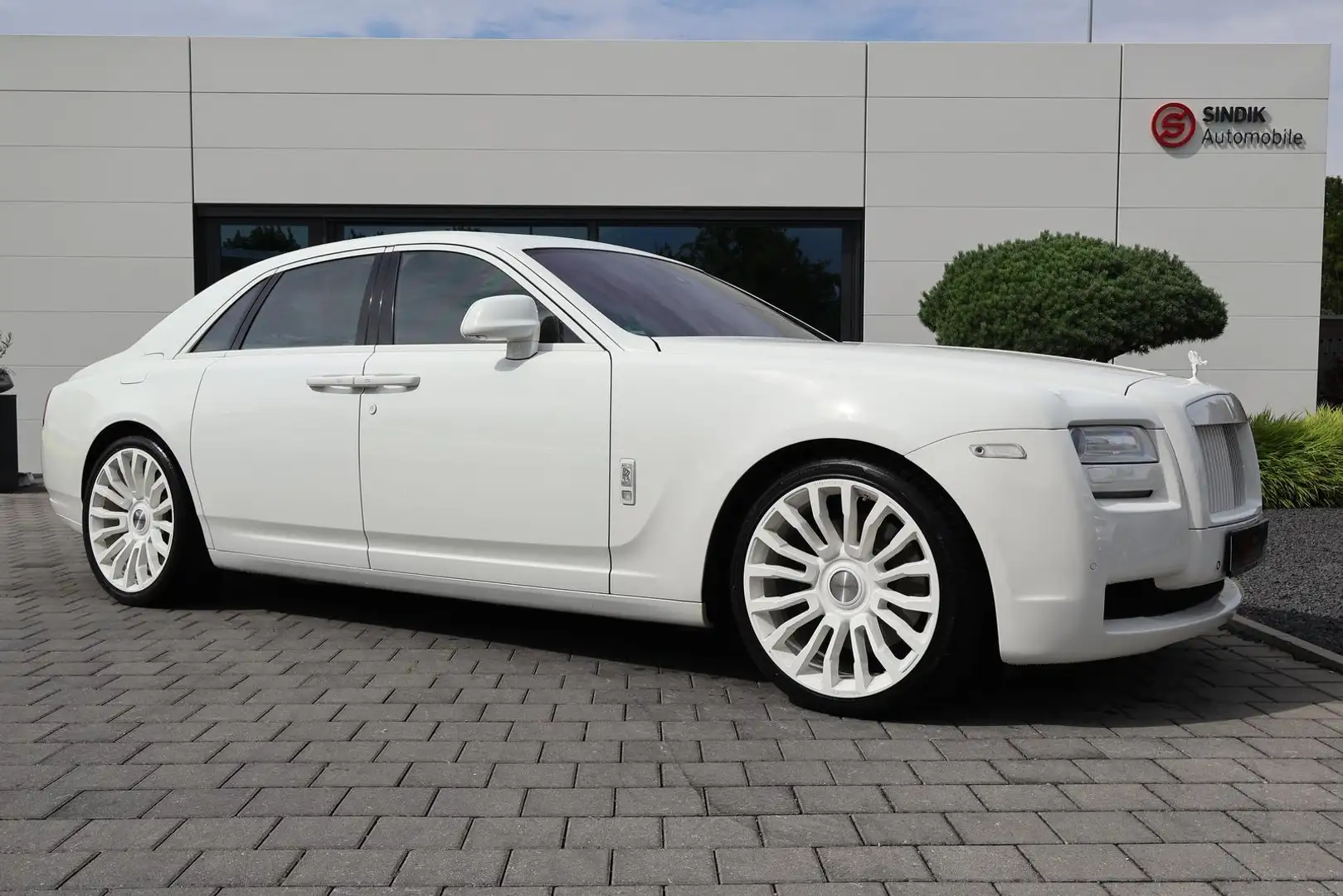 Rolls-Royce Ghost V12 -MANSORY- TV-RearSeat-ACC-Theatre Weiß - 2