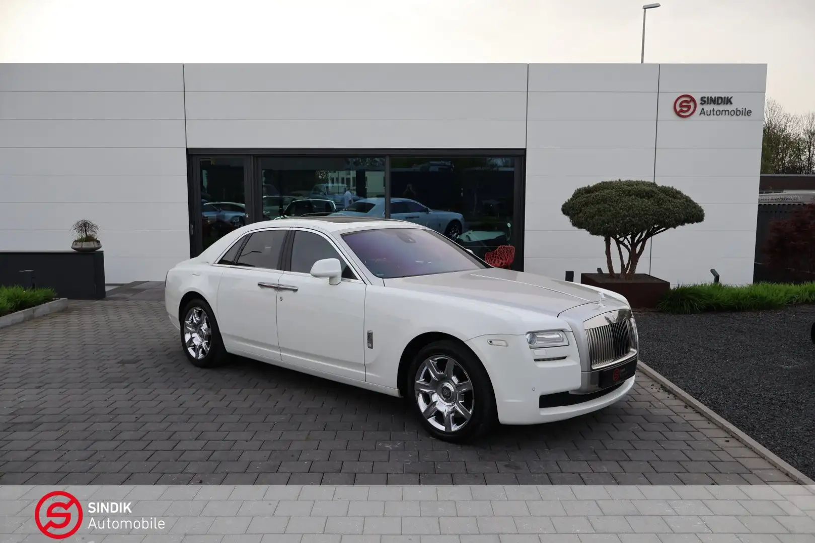 Rolls-Royce Ghost Ghost V12 -TV-RearSeat-ACC-Theatre Config.- Blanc - 2