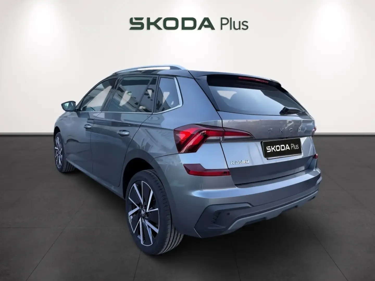 Skoda Kamiq 1.0 TSI Design DSG7 85kW Gris - 2