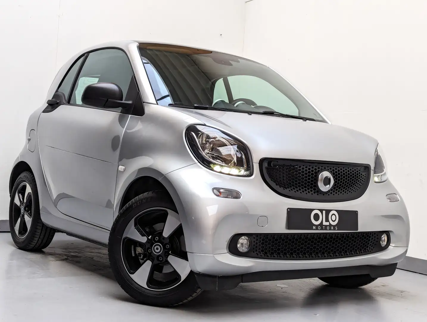 smart forTwo 1.0i Comfort DCT -1700km! TOIT PANO / CLIM Gris - 1