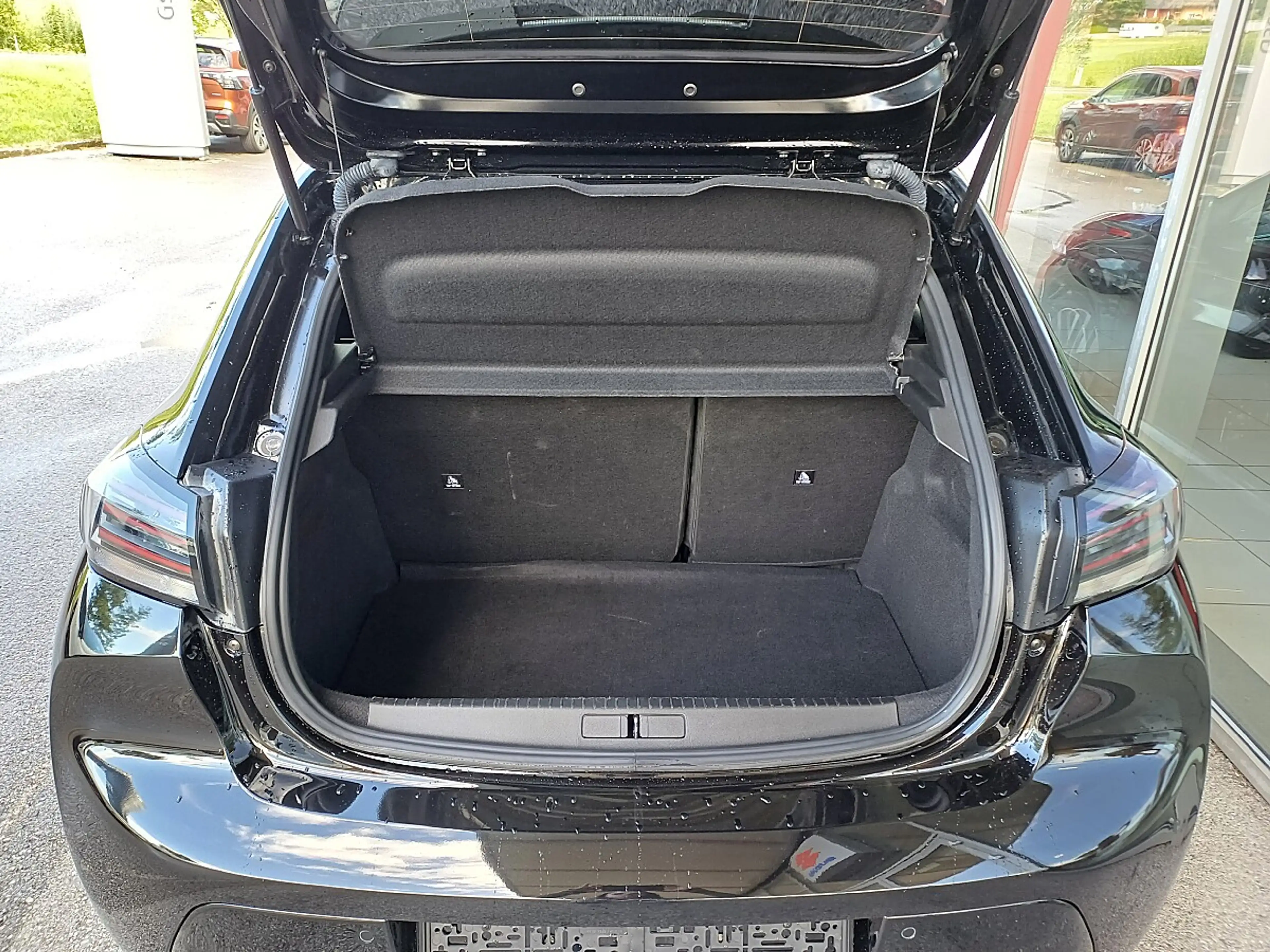 Peugeot 208 PureTech 100 S&S Allure — photo 6