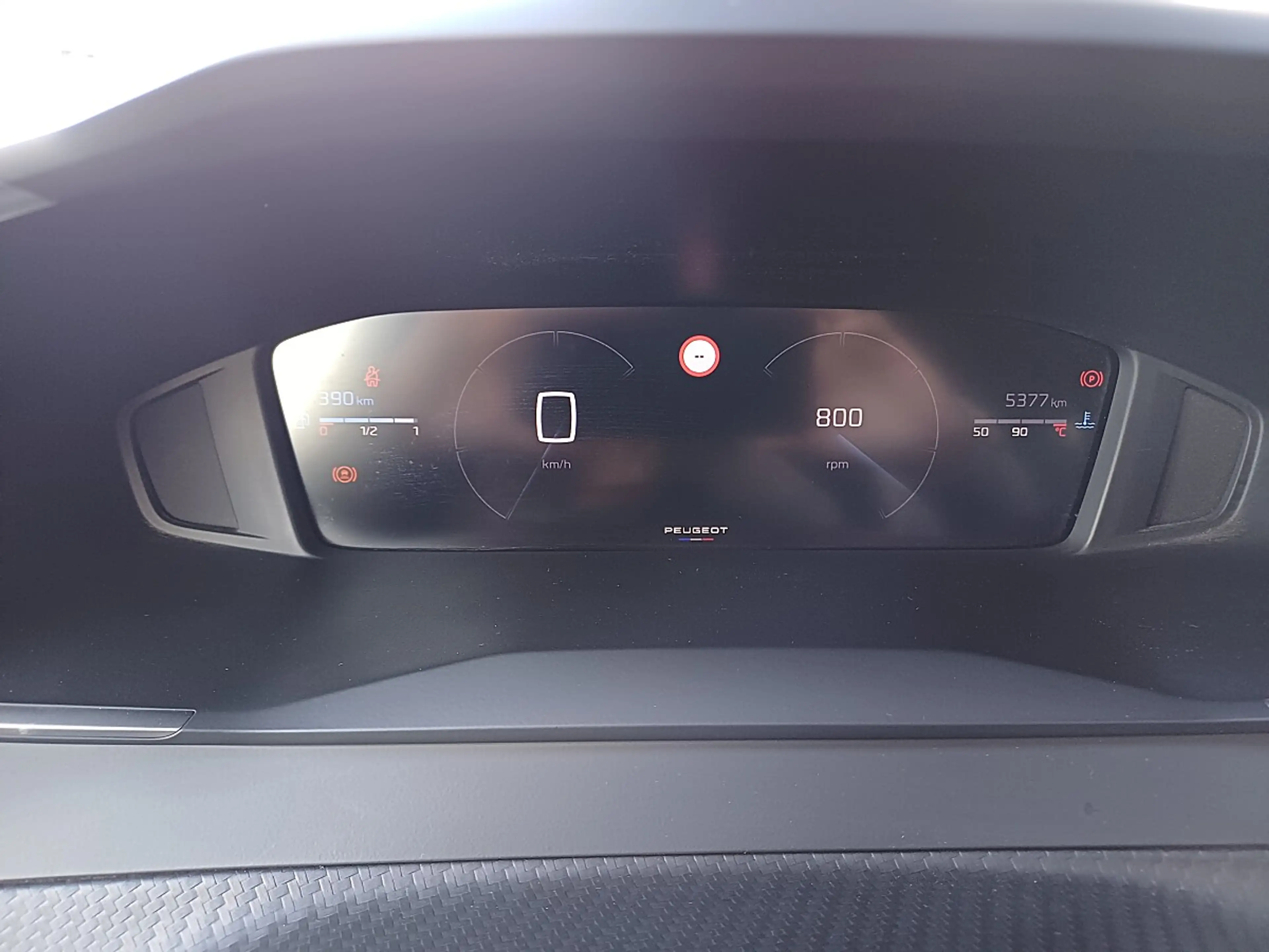 Peugeot 208 PureTech 100 S&S Allure — photo 15