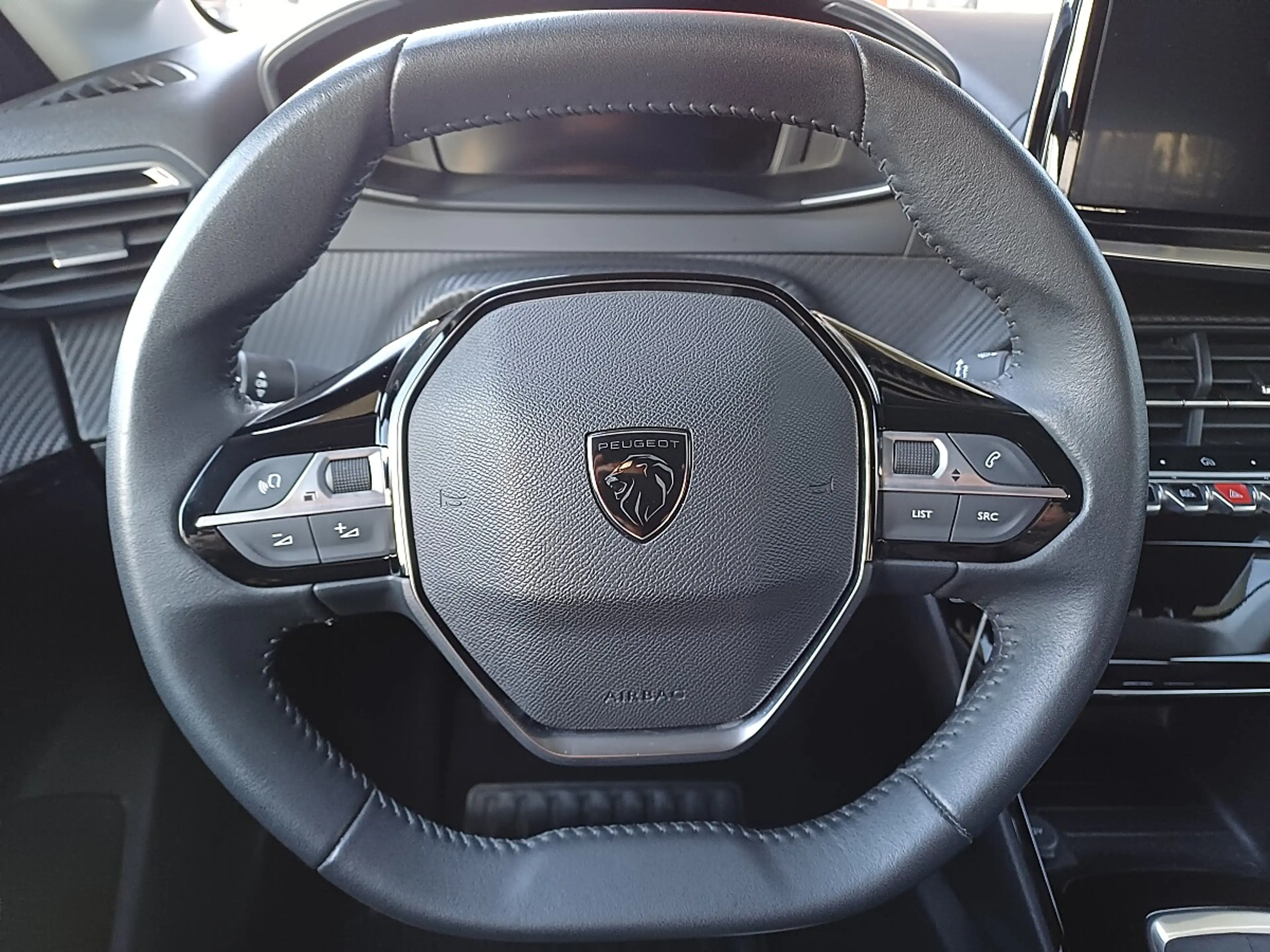 Peugeot 208 PureTech 100 S&S Allure — photo 14