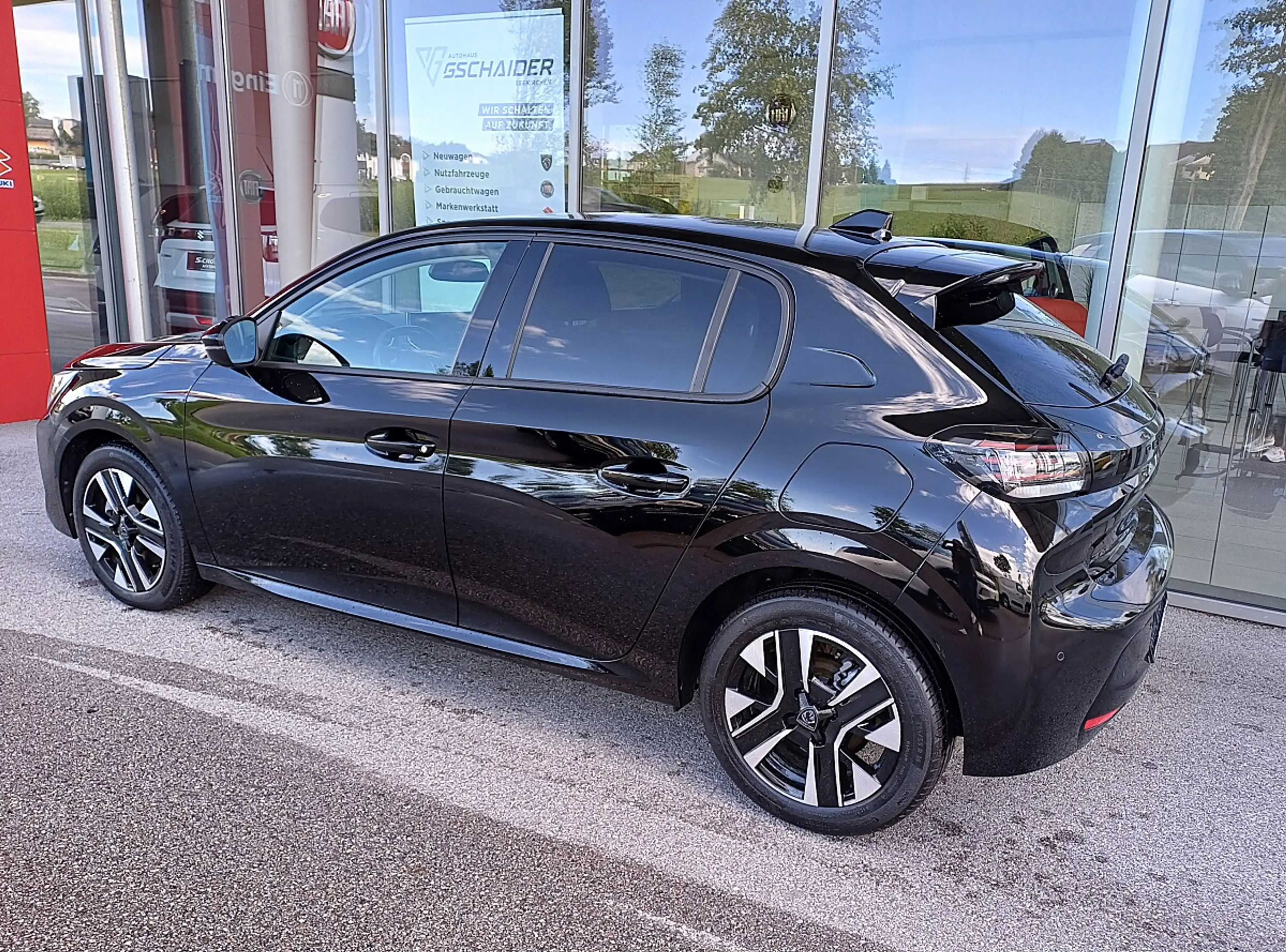 Peugeot 208 PureTech 100 S&S Allure — photo 4