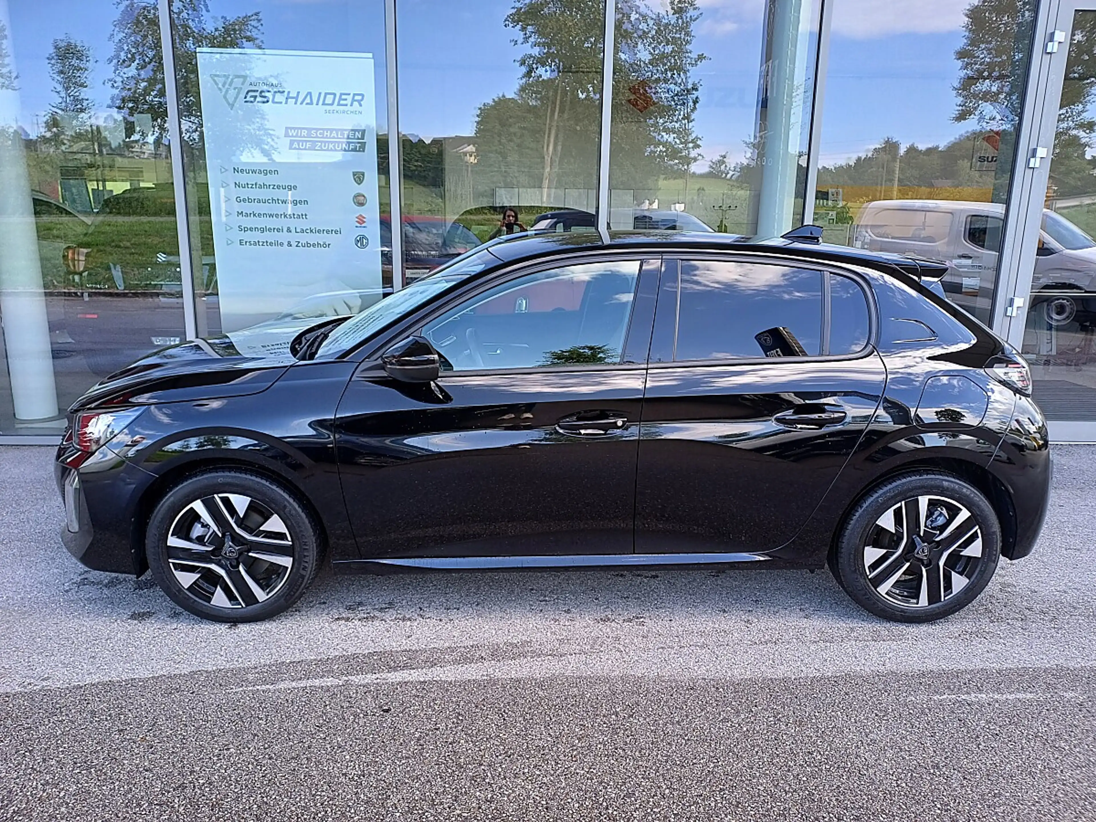 Peugeot 208 PureTech 100 S&S Allure — photo 2