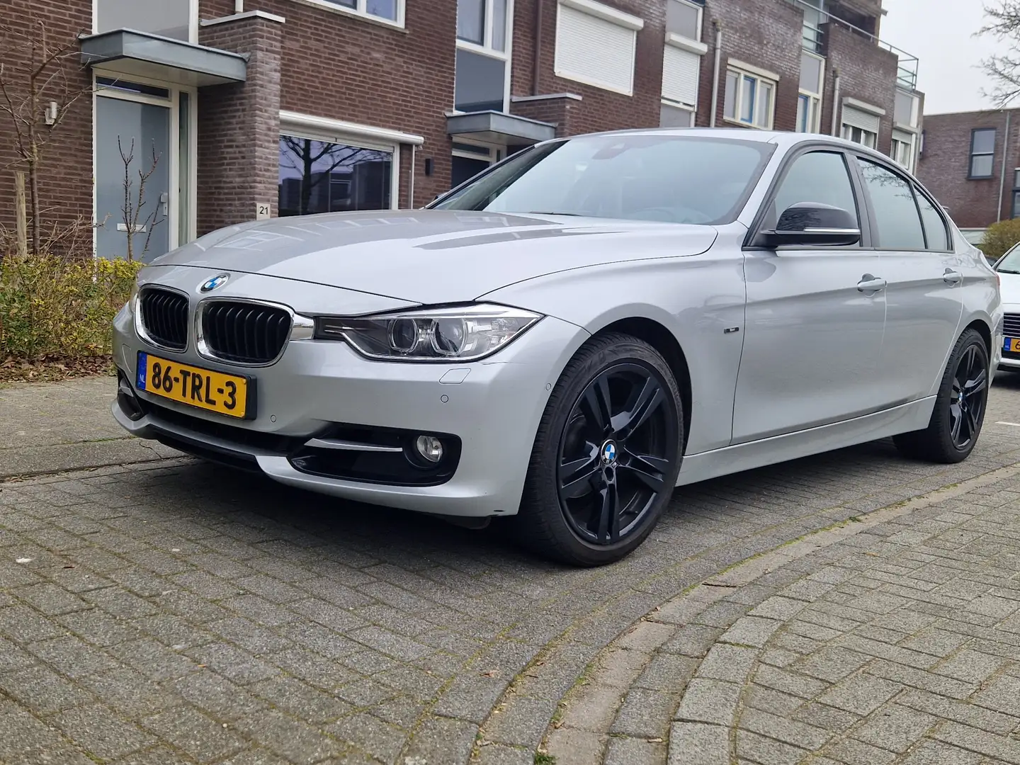 BMW 320 Sportline Zilver - 1