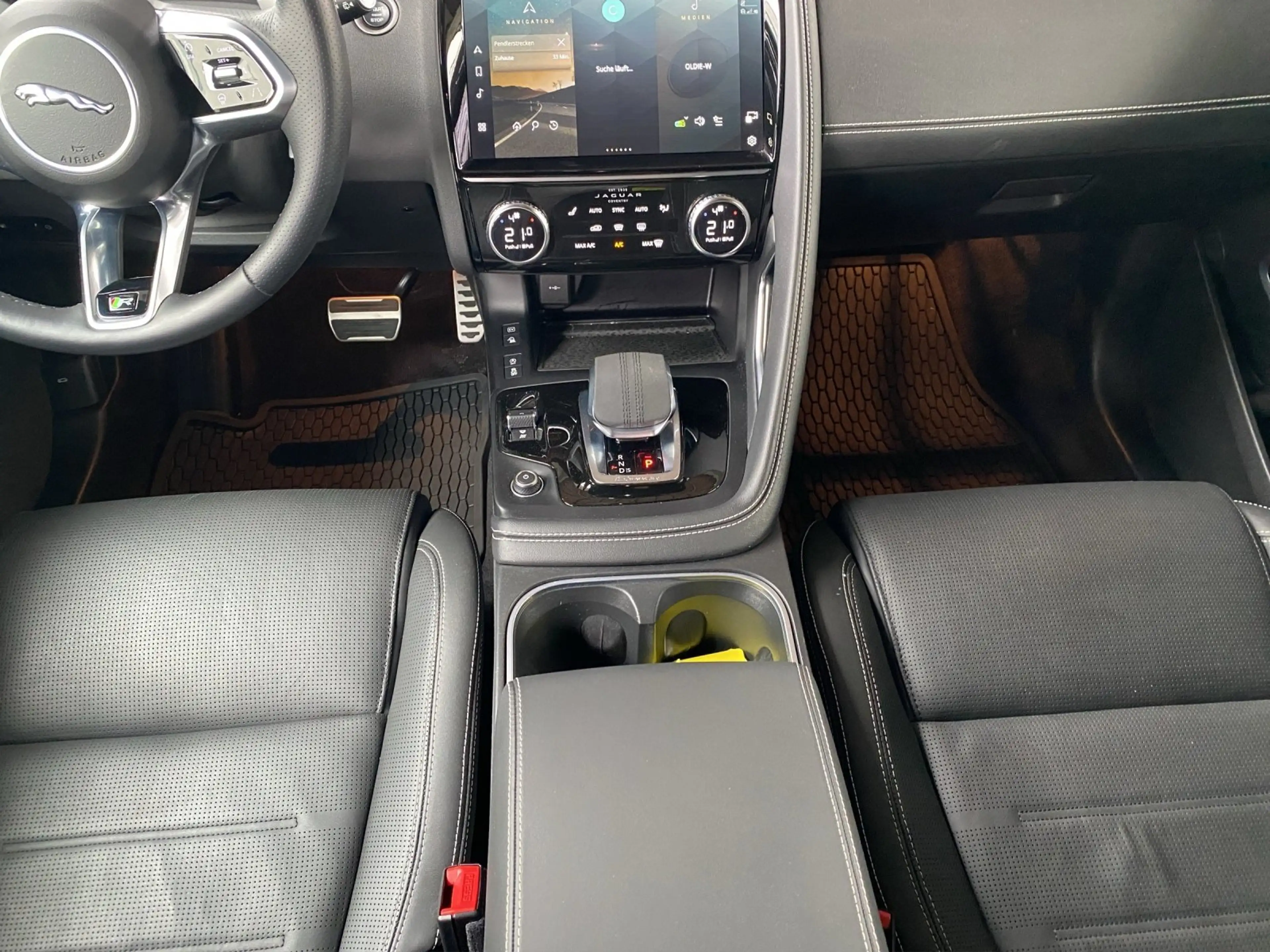 Jaguar E-Pace P300e R-Dynamic HSE ACC+AHK+LED+Navi+SHZ — photo 9