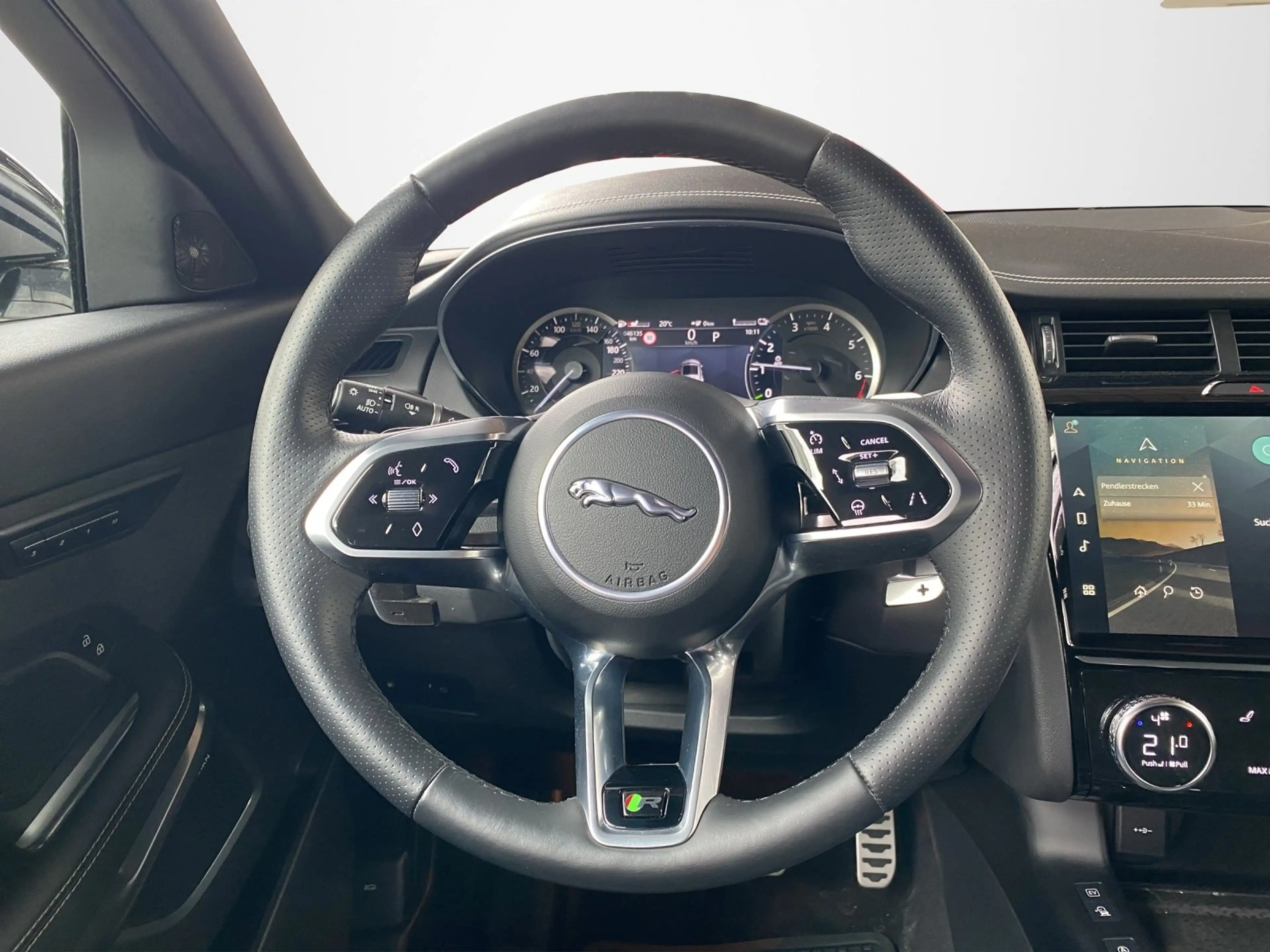 Jaguar E-Pace P300e R-Dynamic HSE ACC+AHK+LED+Navi+SHZ — photo 10