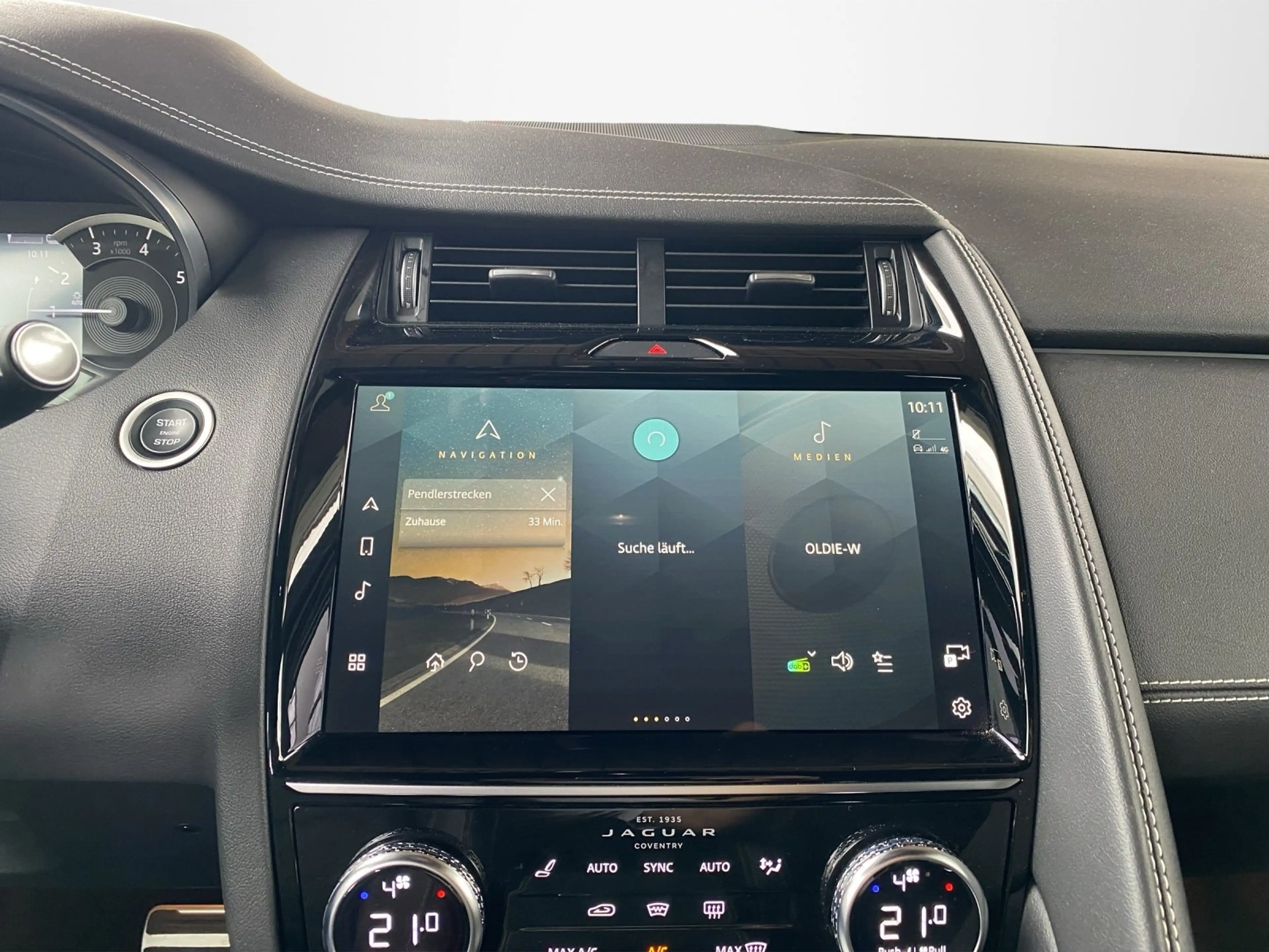 Jaguar E-Pace P300e R-Dynamic HSE ACC+AHK+LED+Navi+SHZ — photo 11