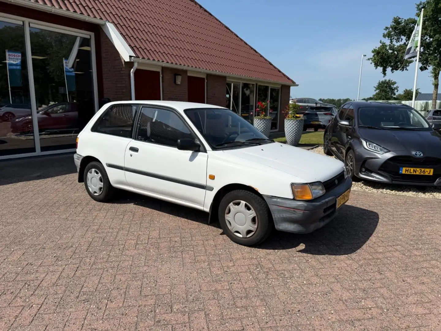 Toyota Starlet 1.3 GL EXPORT AUTO APK TOT 8 DECEMBER 2025 Bílá - 1