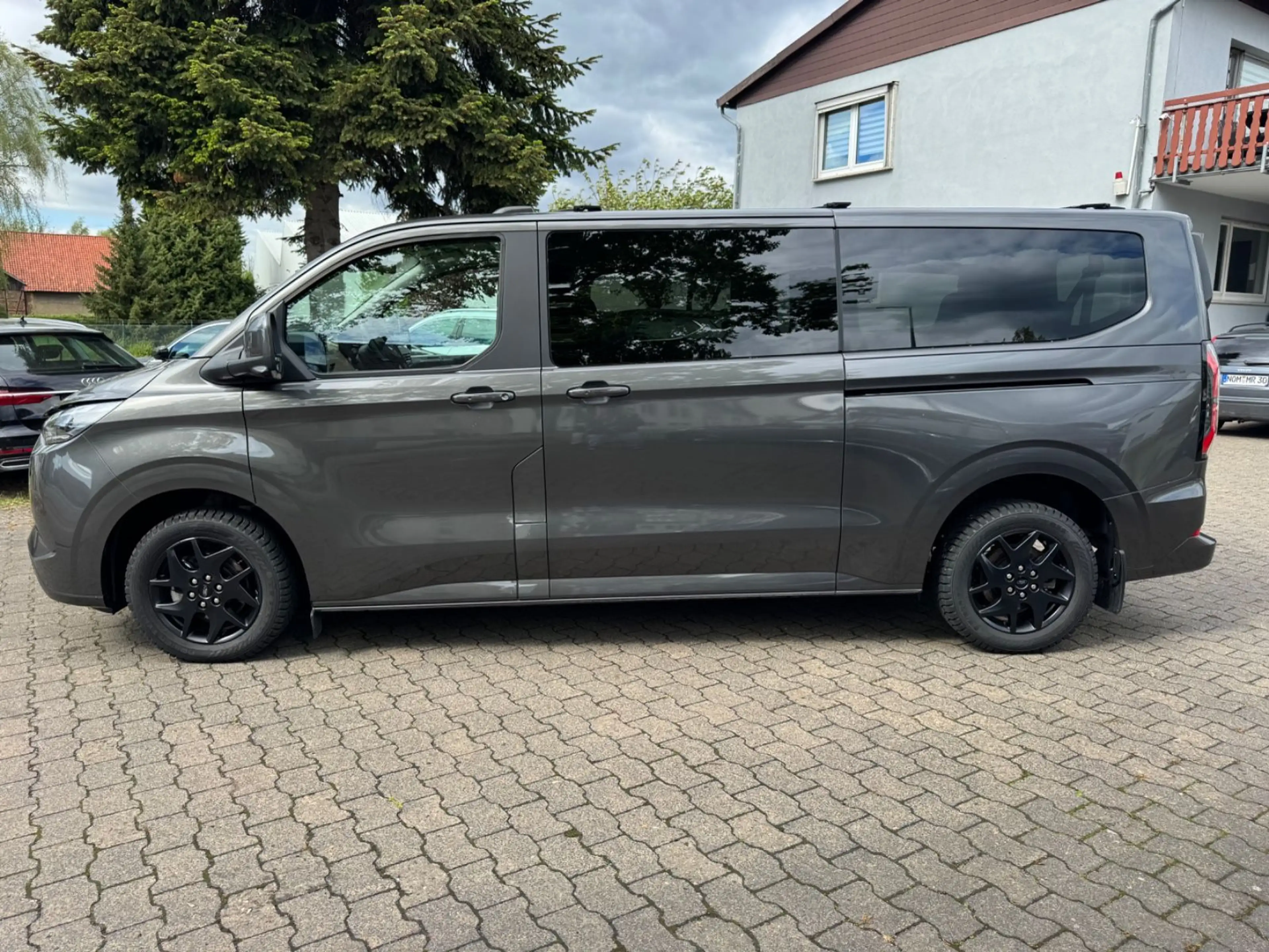 Ford Tourneo Custom Bus Plug-in Hybrid 340 L2 Tourneo — photo 9