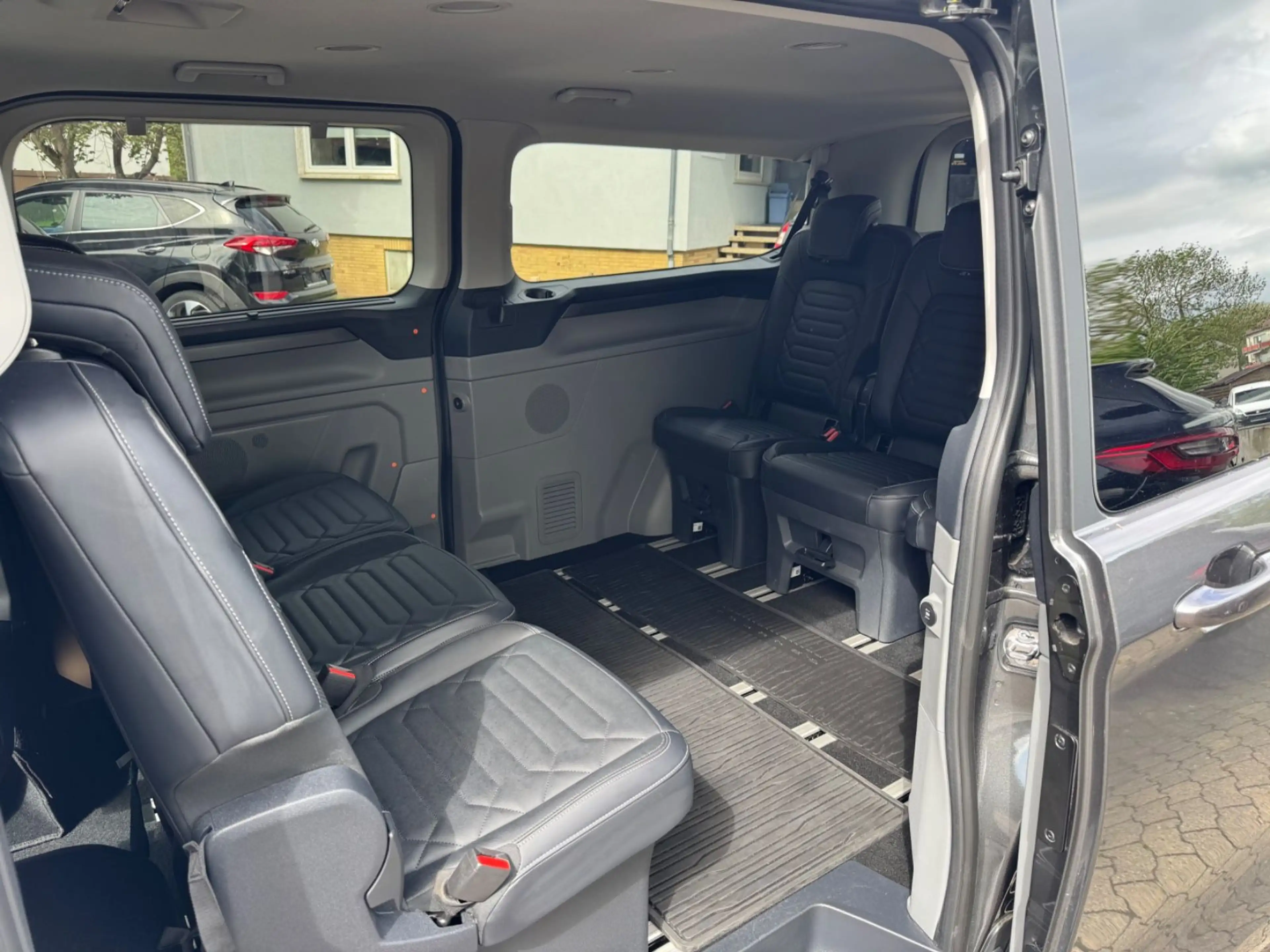 Ford Tourneo Custom Bus Plug-in Hybrid 340 L2 Tourneo — photo 12