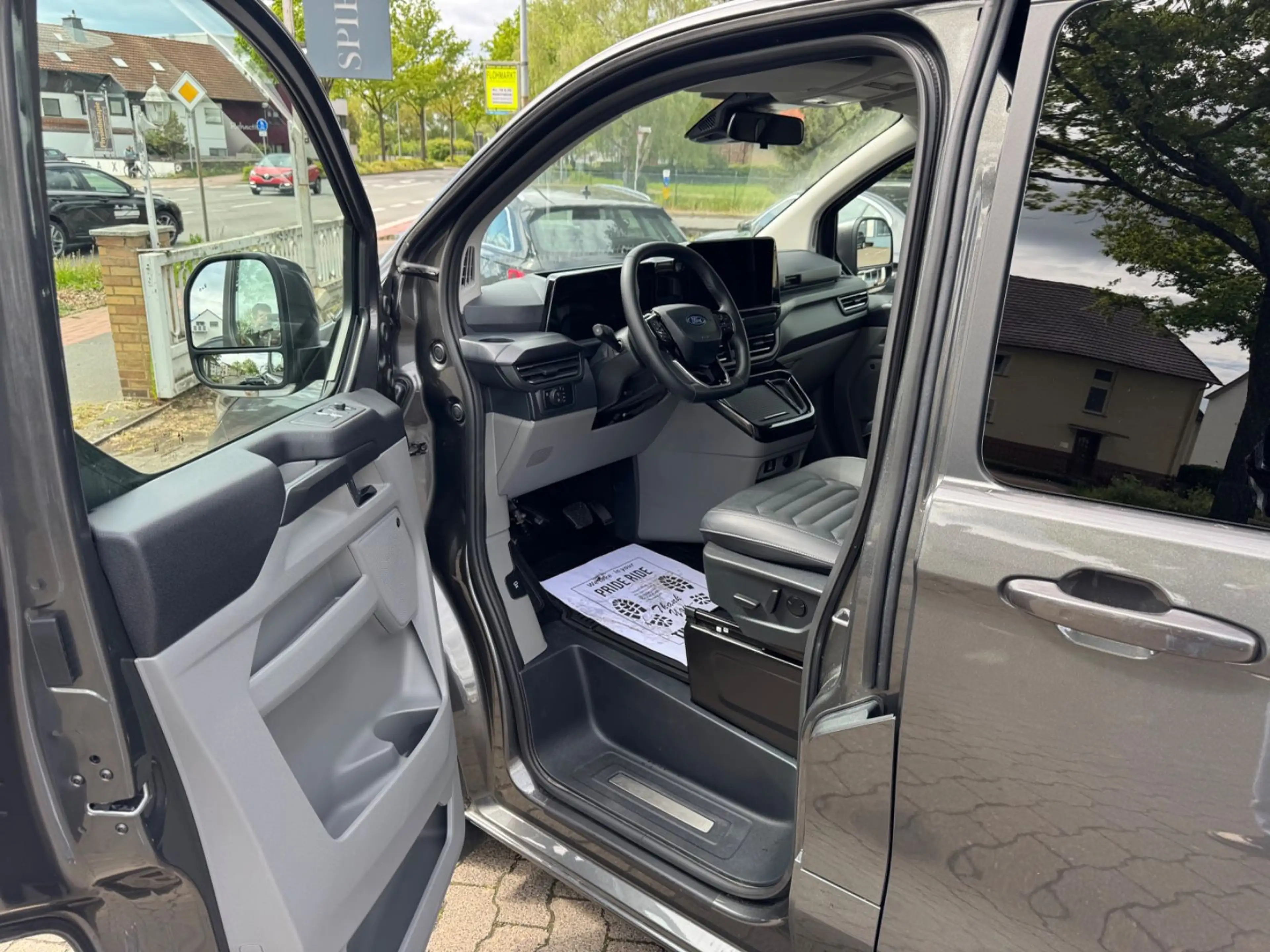Ford Tourneo Custom Bus Plug-in Hybrid 340 L2 Tourneo — photo 11
