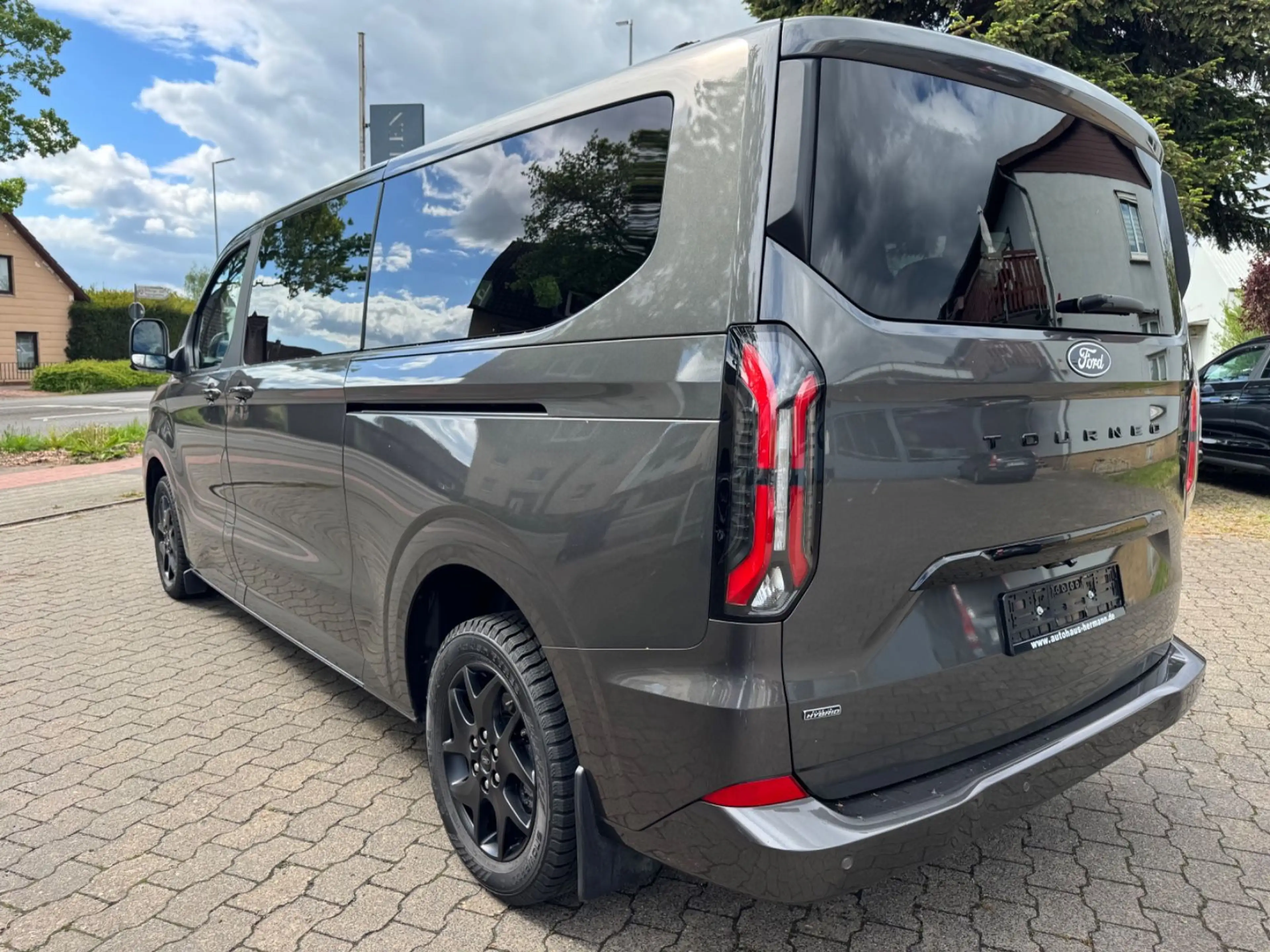 Ford Tourneo Custom Bus Plug-in Hybrid 340 L2 Tourneo — photo 8