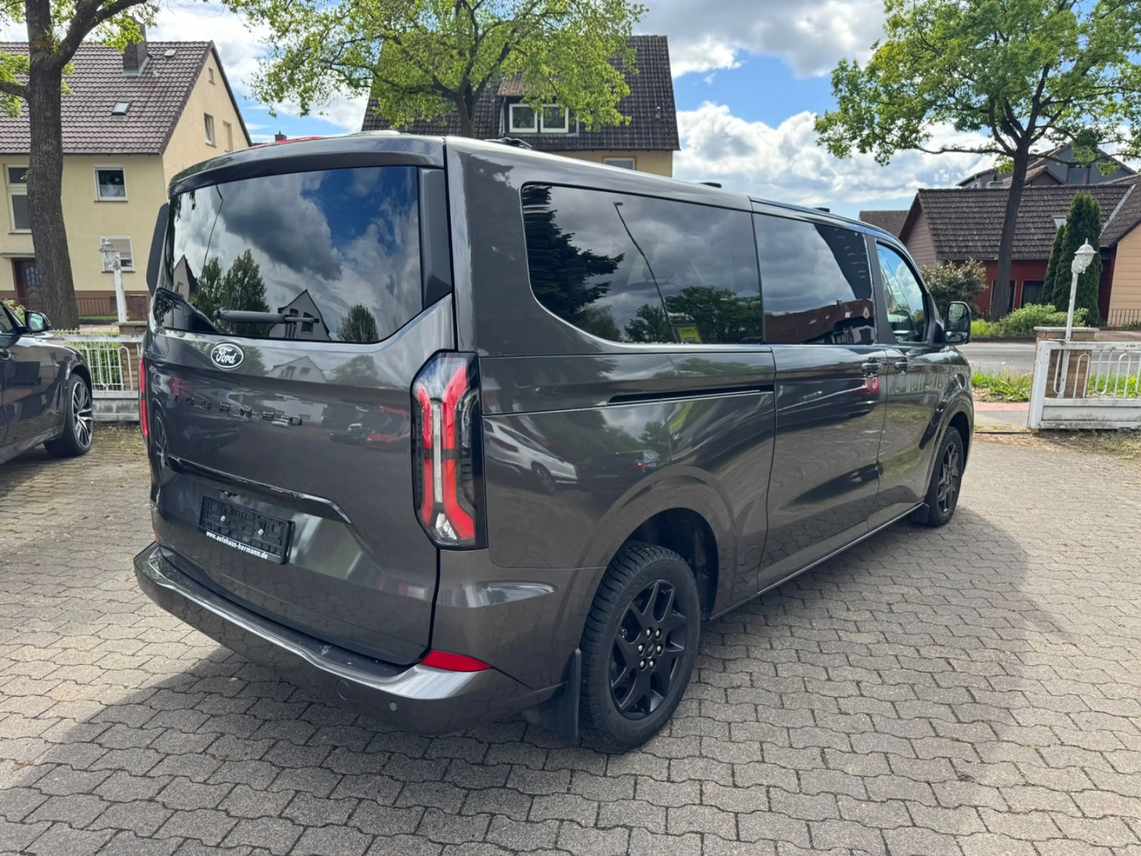 Ford Tourneo Custom Bus Plug-in Hybrid 340 L2 Tourneo — photo 5