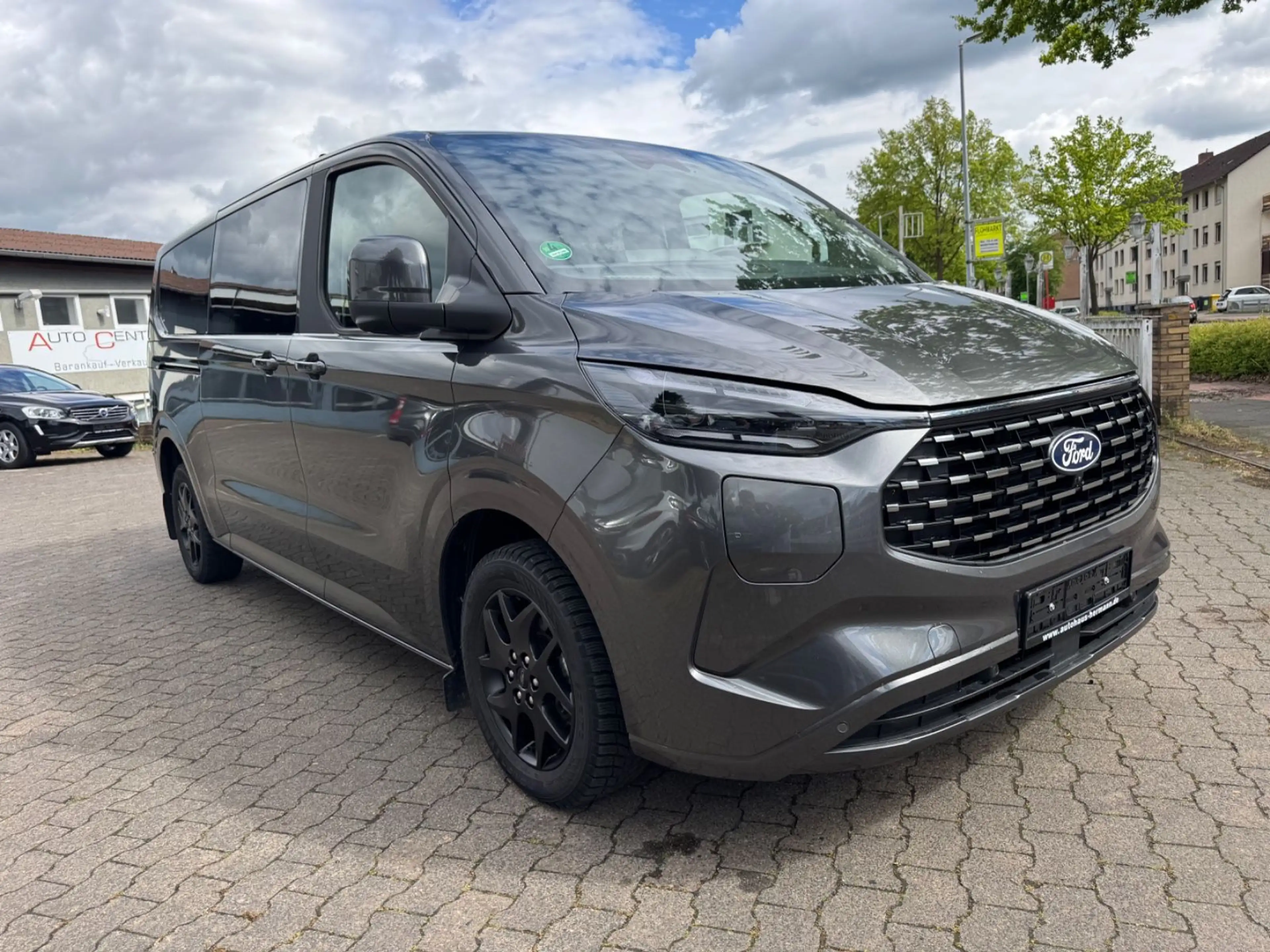 Ford Tourneo Custom Bus Plug-in Hybrid 340 L2 Tourneo — photo 3