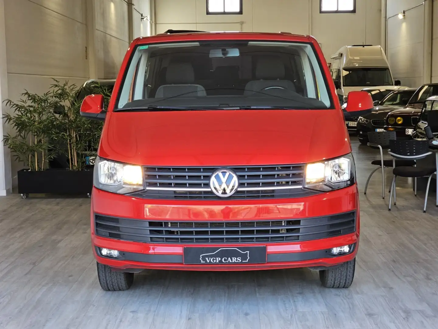 Volkswagen VOLKSWAGEN Caravelle Monovolumen  Automático de 4 Rojo - 2