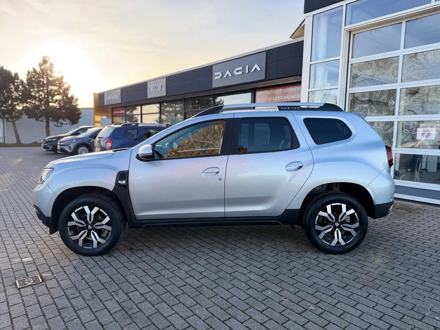 Dacia Duster Prestige Plus TCe 100 Eco-G 2WD Silber - 1
