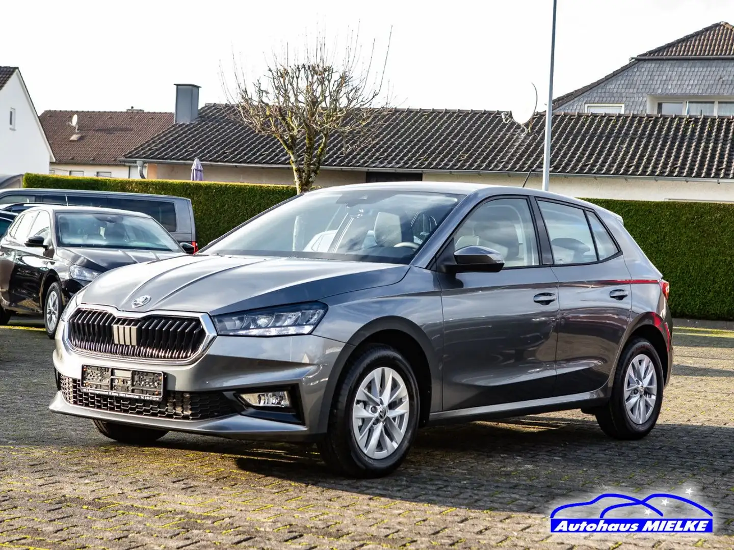 Skoda Fabia 1.0 Selection LED/APP/Sitzh./PDC/Alu Navi Grau - 1