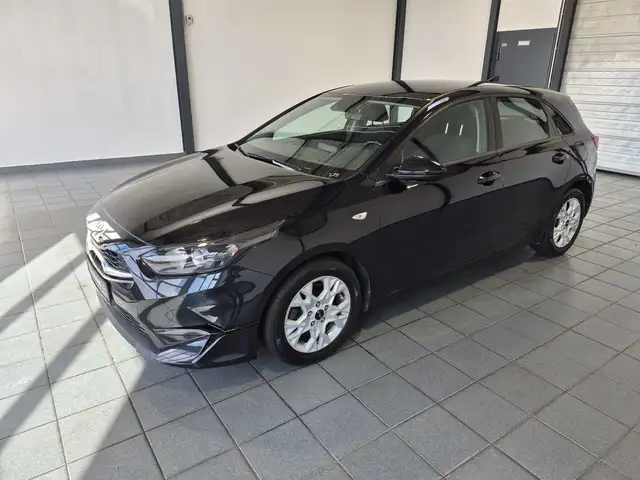 Kia Ceed view 3