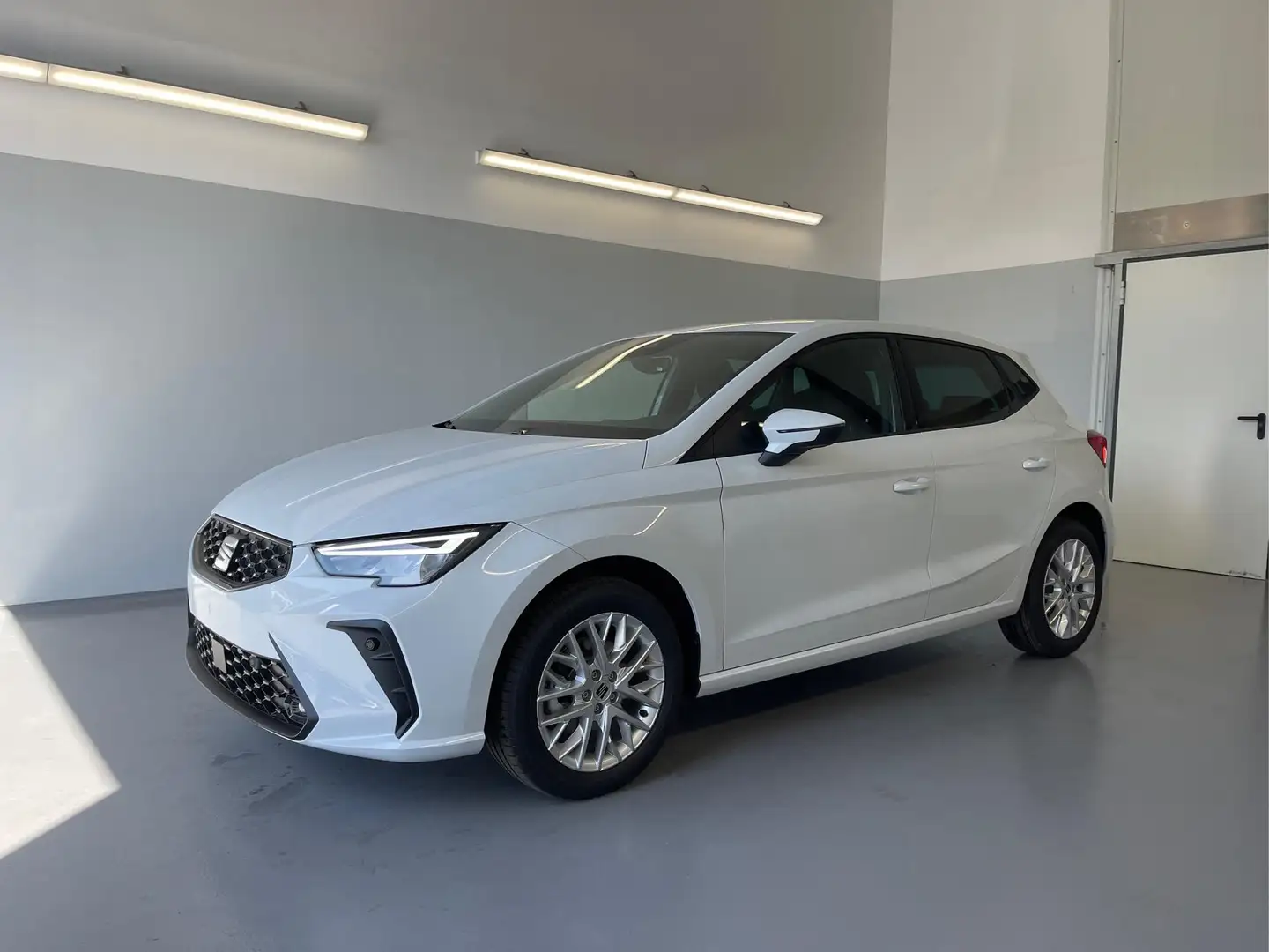 SEAT Ibiza Style 115PS Voll-LED+Kessy+PDC+Alarm+Sitzheizun... Weiß - 1