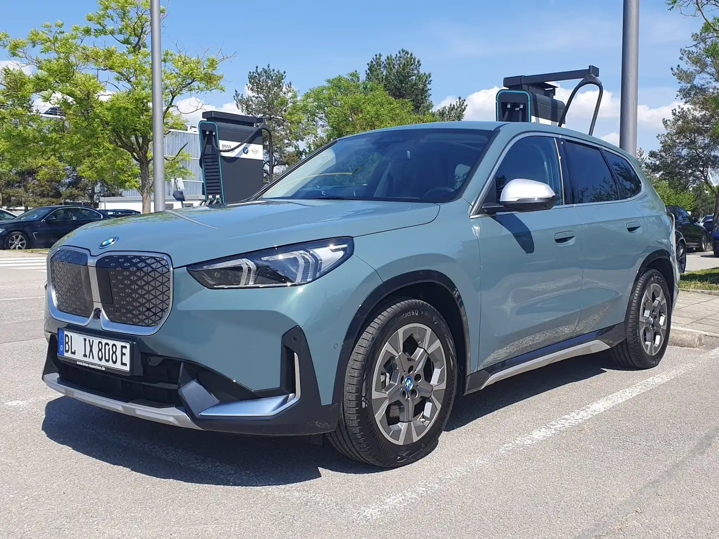 BMW iX1 iX1 xDrive30 xLine Garantie bis 09/27 Grün - 1