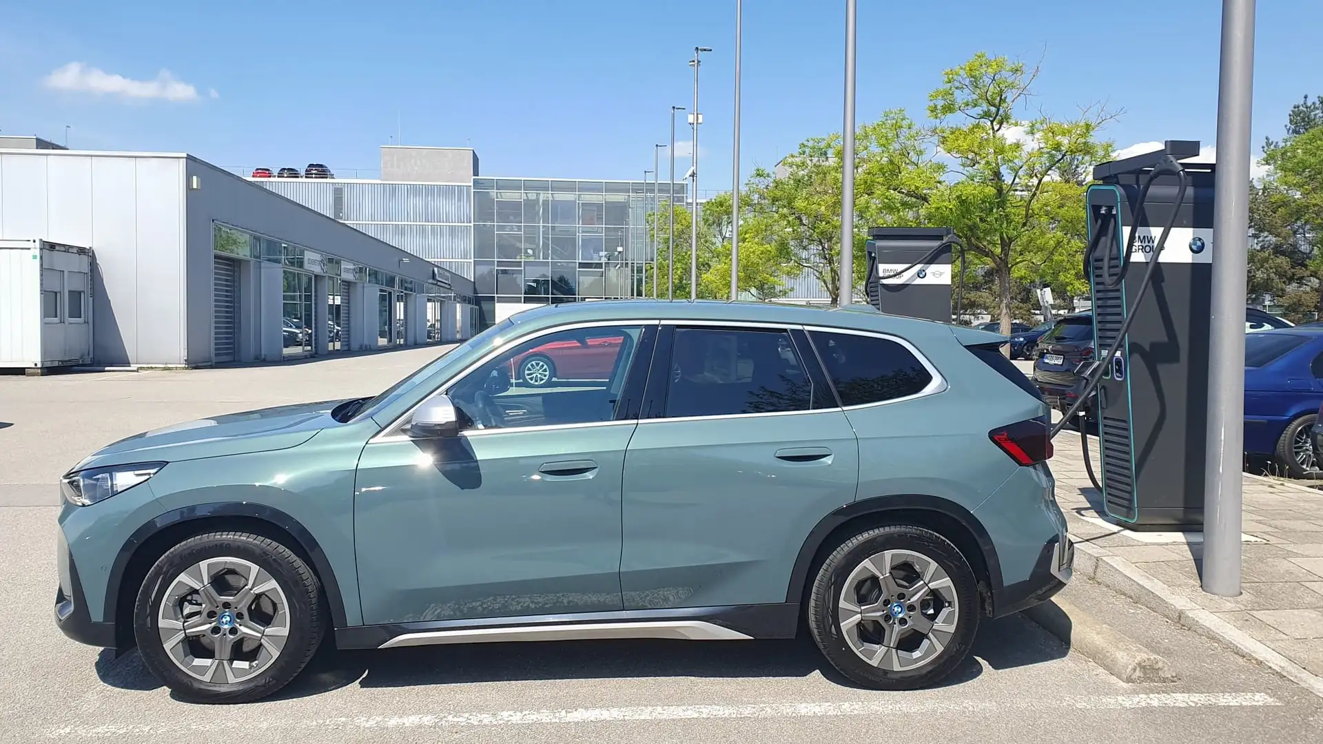 BMW iX1 iX1 xDrive30 xLine Garantie bis 09/27 Grün - 2