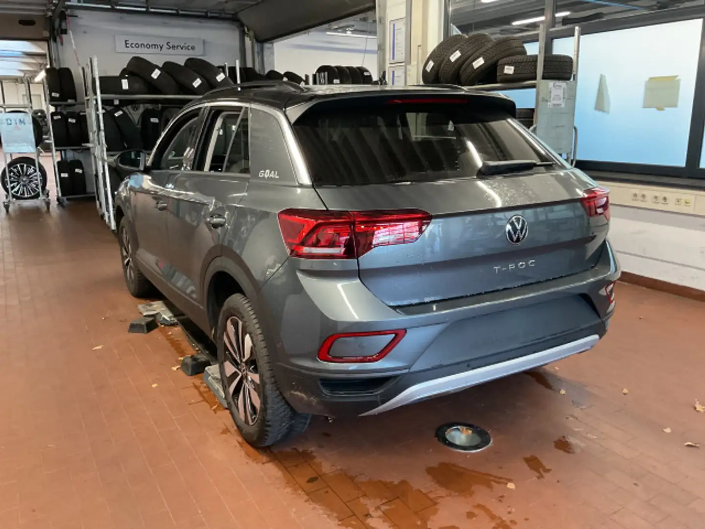 Volkswagen T-Roc 2.0 TDI Goal DSG AHK Ganzjahresreifen Navi Grau - 2