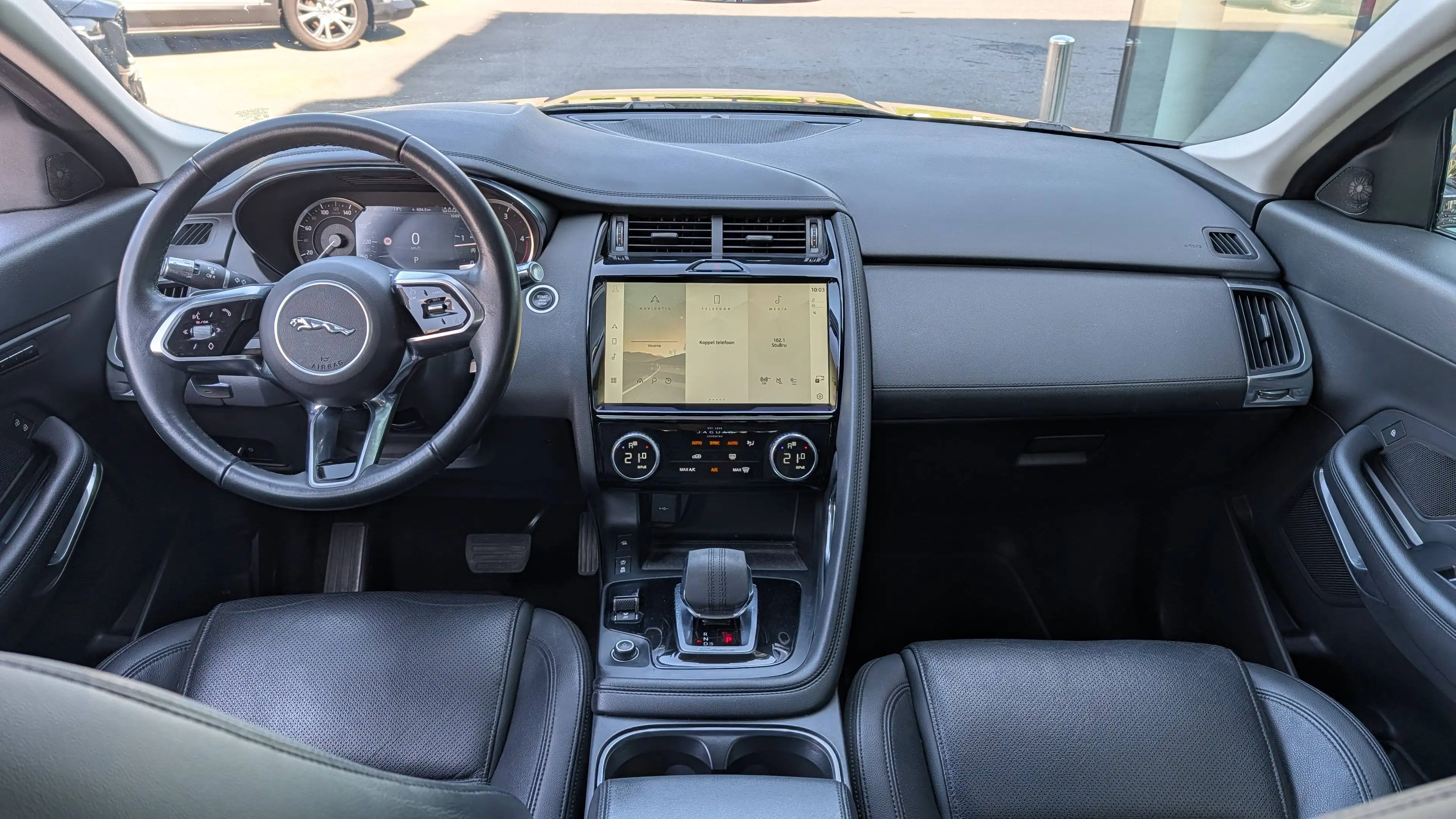 Jaguar E-Pace E-Pace AWD R-Dynamic Black Pack - Camera — photo 12