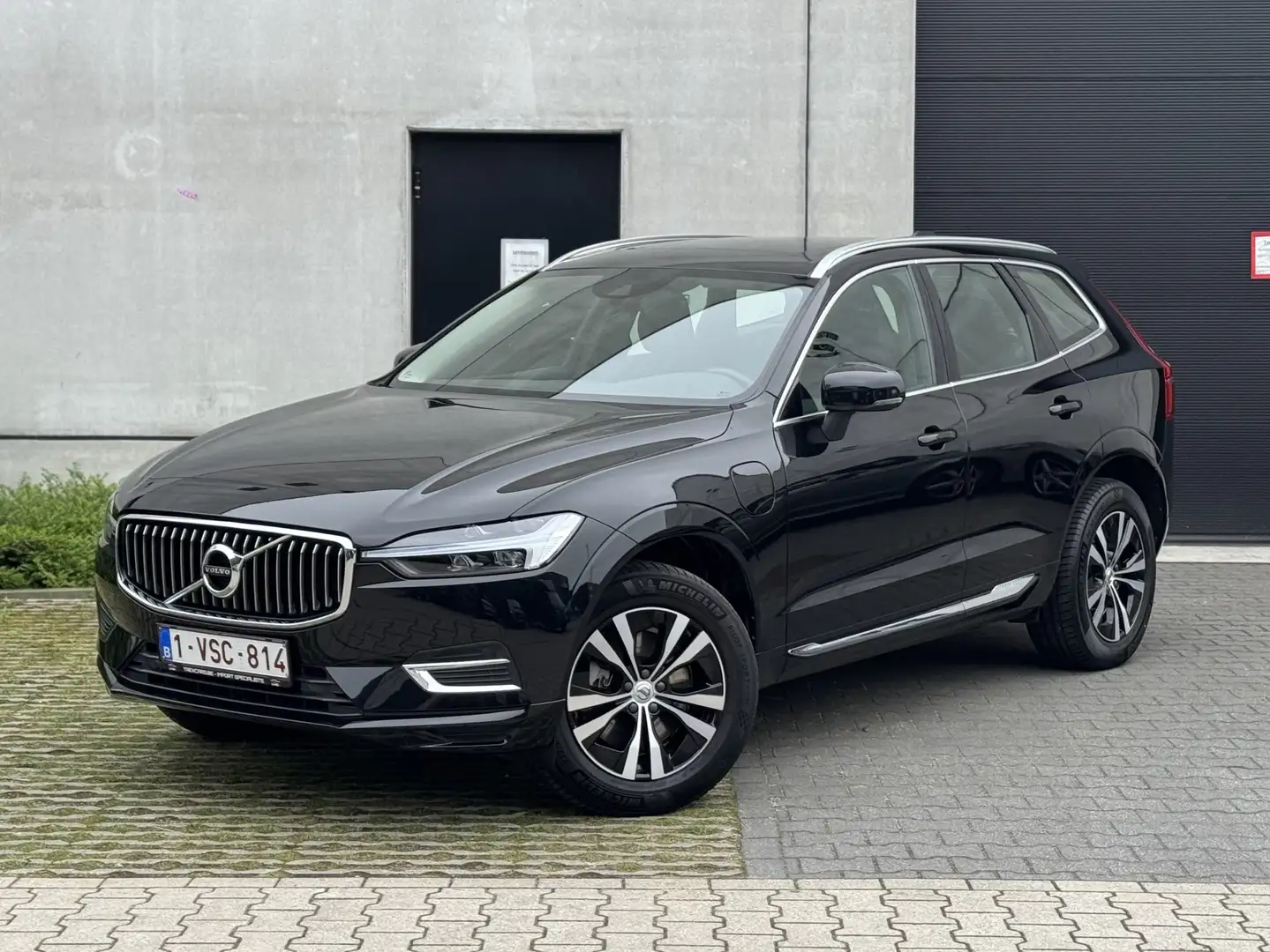 Volvo XC60 XC60 T6 AWD Recharge | Pano | Carplay | Camera Zwart - 1
