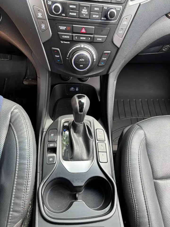 Hyundai SANTA FE снимка Hyundai SANTA FE