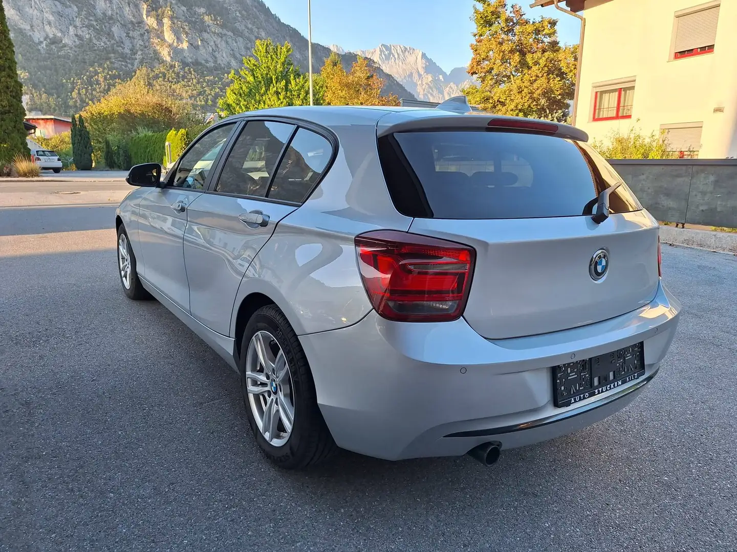 BMW 118 118 d xDrive / Allrad / Sportline /Bi-Xenon-Scheinwerfer / Sitzheitzung Grau - 2