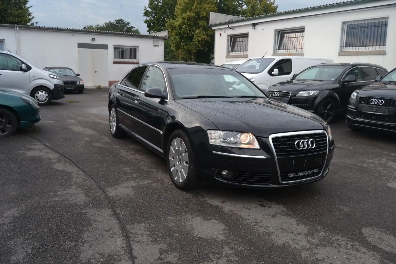 Audi A8 4.2 quattro Lang Schwarz - 1